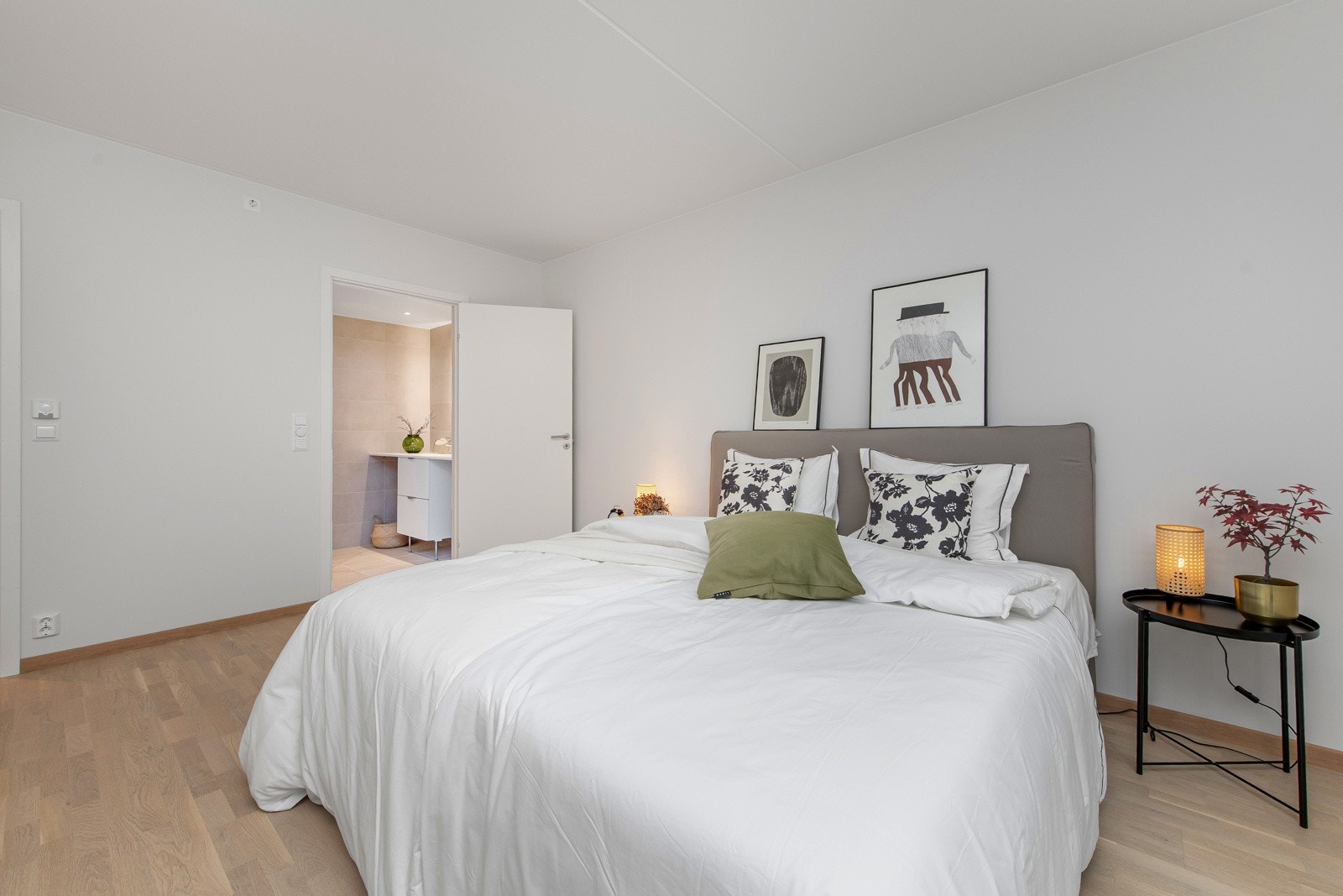 Fra soverommet har du tilgang til eget bad Galleribilde