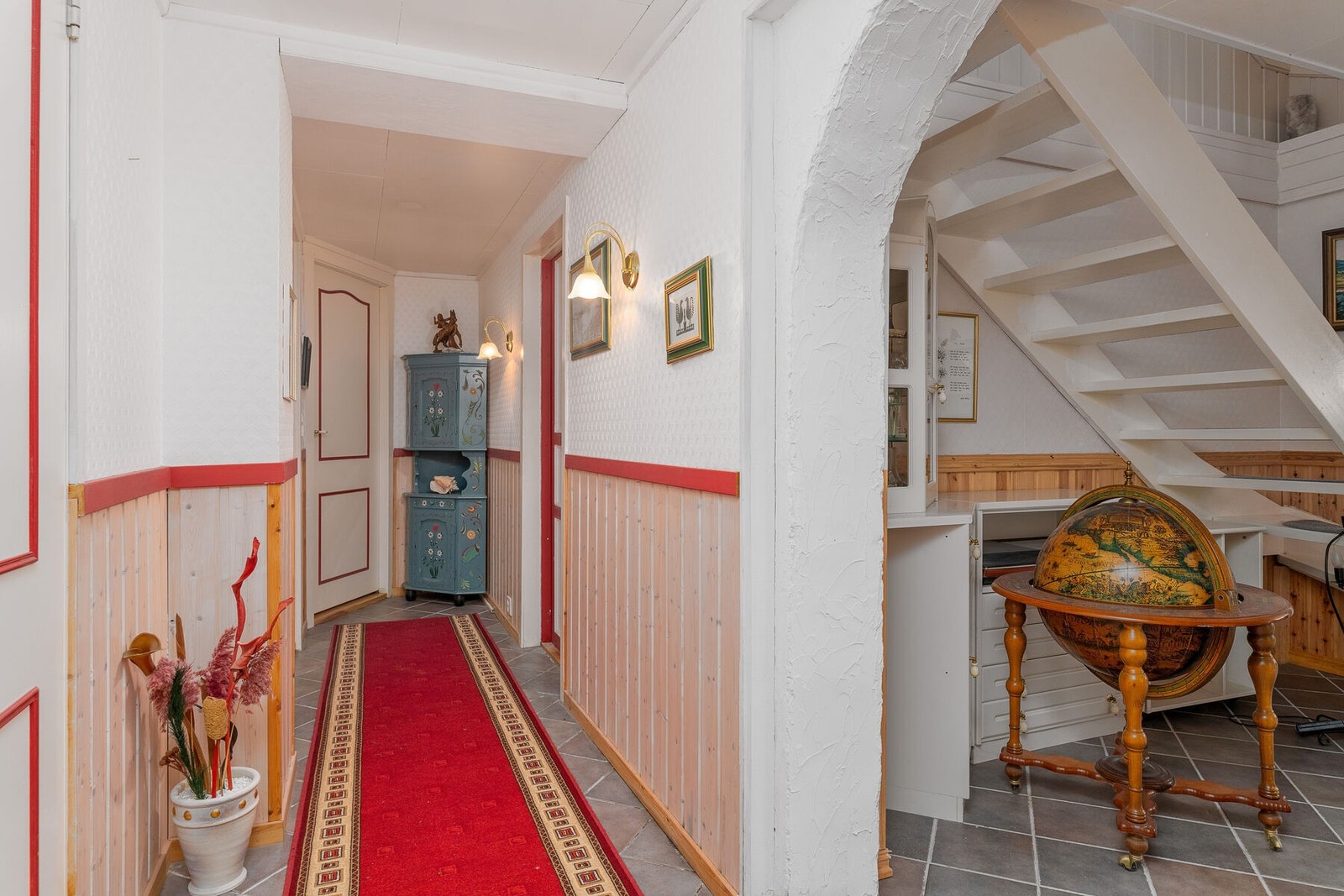 Gang i underetasjen. Galleribilde