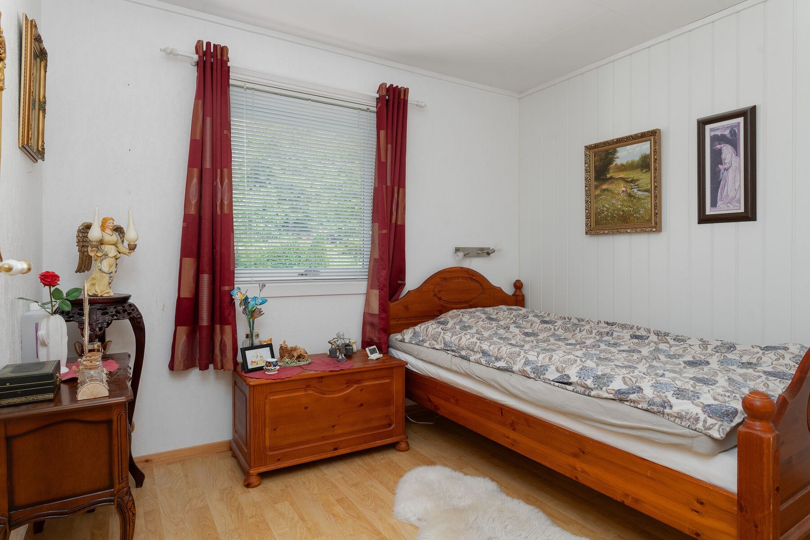 Soverom nummer 2 er også i hovedetasjen. Galleribilde