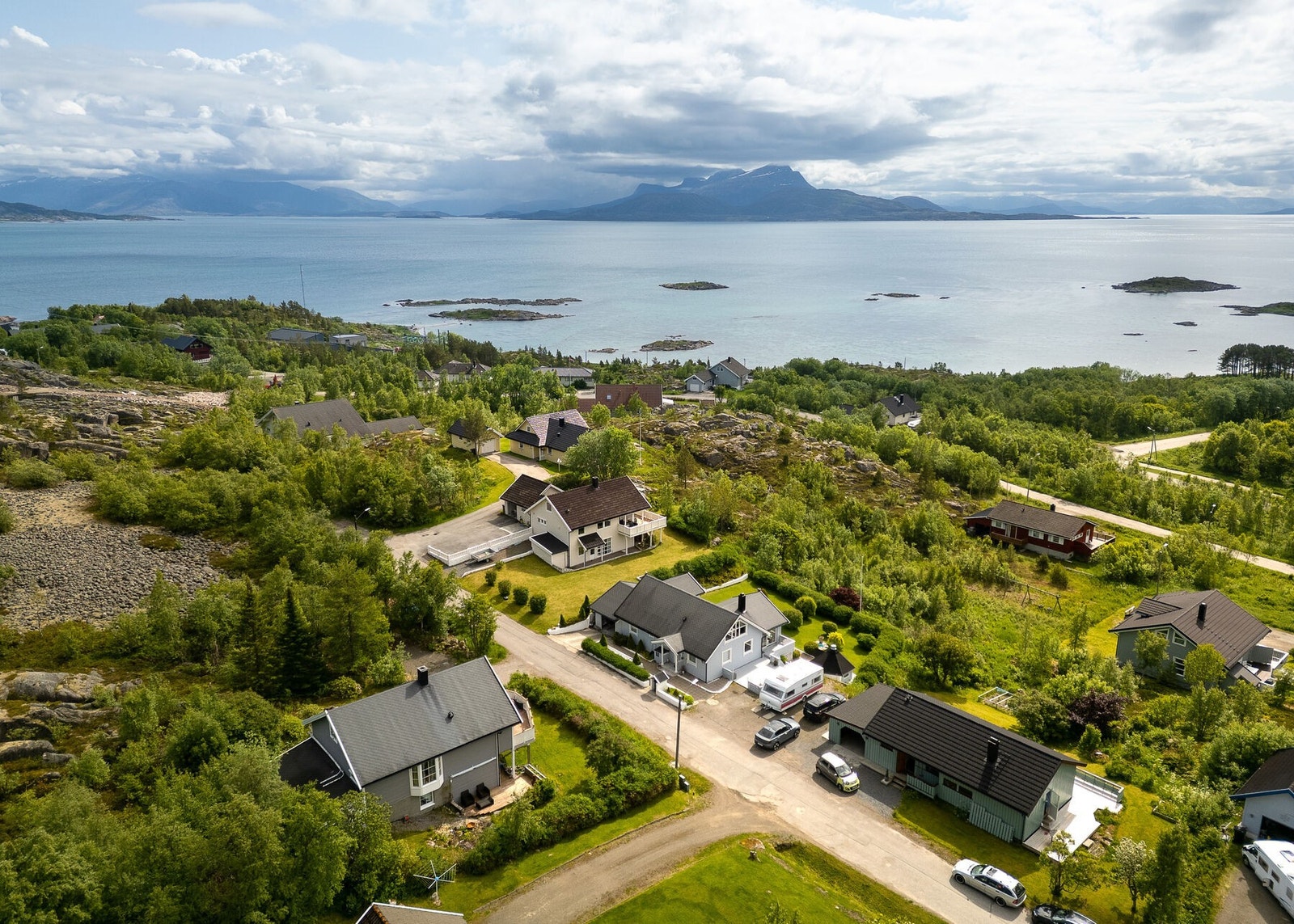 Rolig og barnevennlig boligområde, bl.a. med beliggenhet ved vei uten gjennomgangstrafikk. Galleribilde