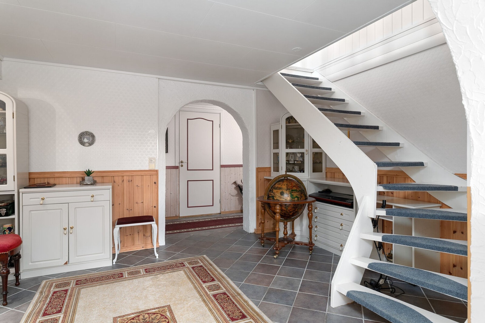 Gang i underetasjen. Galleribilde