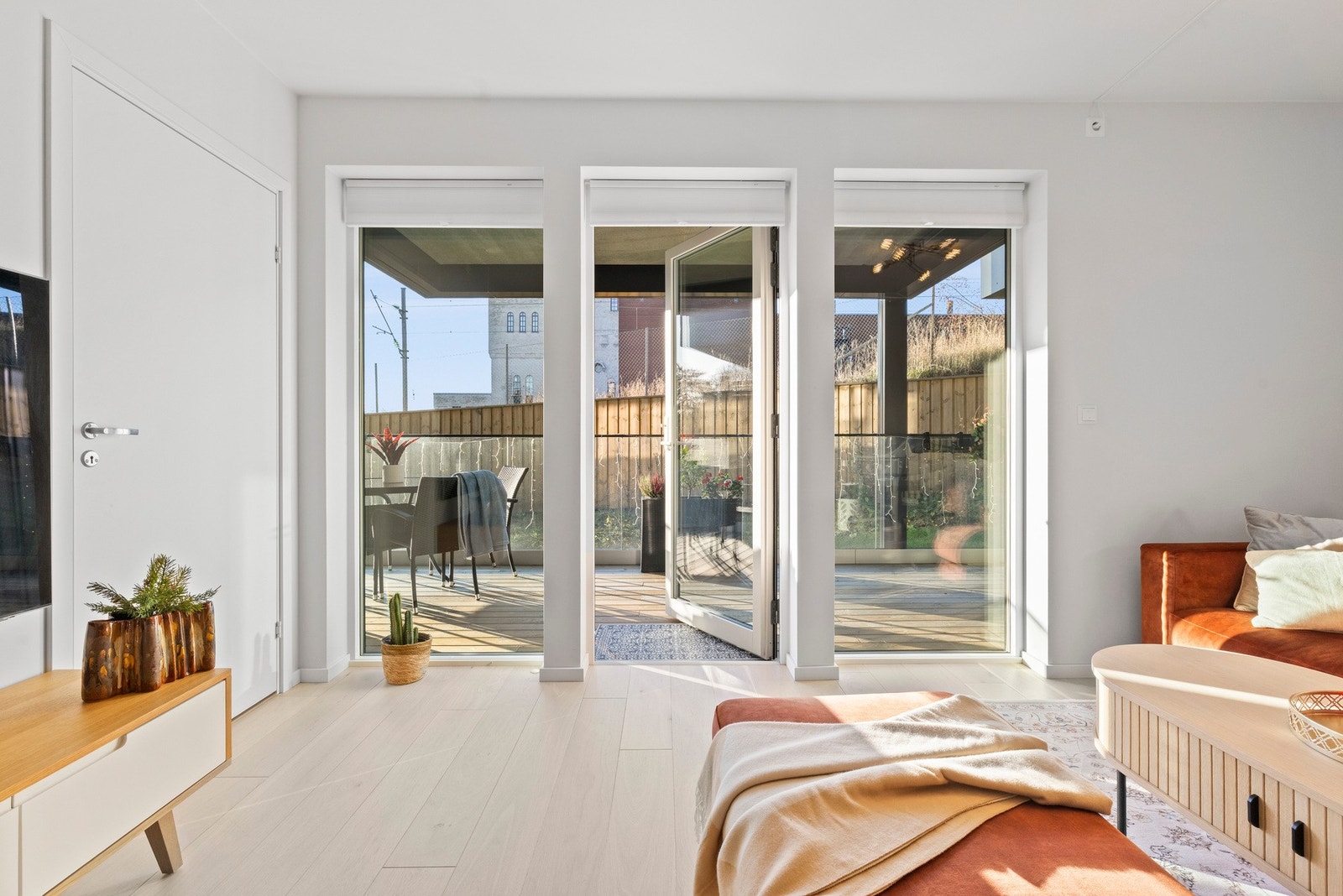 Leilighetens balkong har adkomst fra stuen. Galleribilde