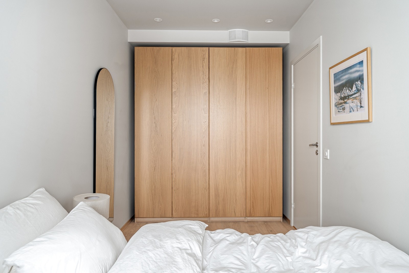 Plass for å etablere praktise og lekre plassbygde garderobeløsninger.