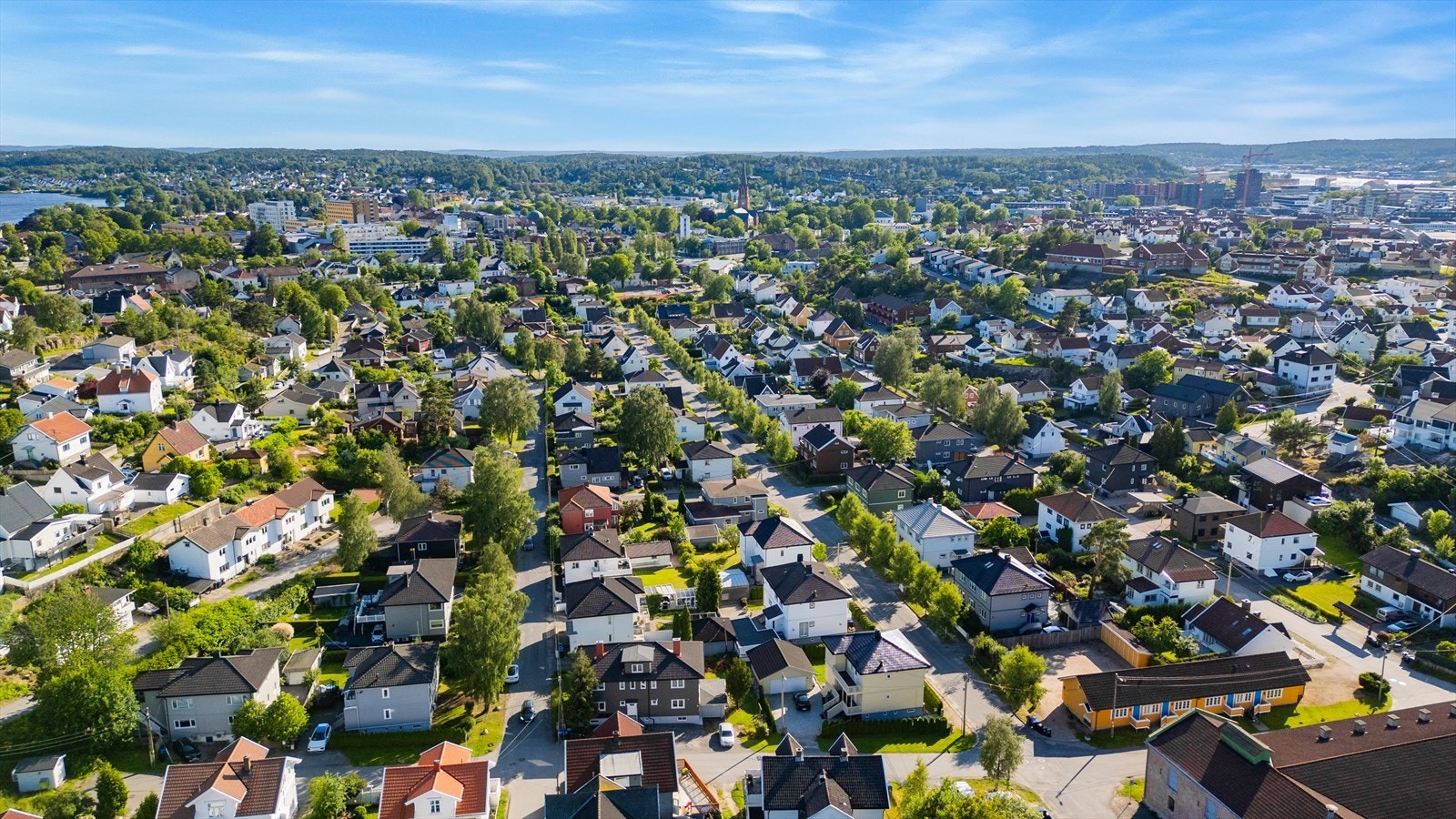 Fredrikstad sentrum, med sitt rike utvalg av butikker, restauranter og kulturliv, ligger kun en kort spasertur unna. Galleribilde