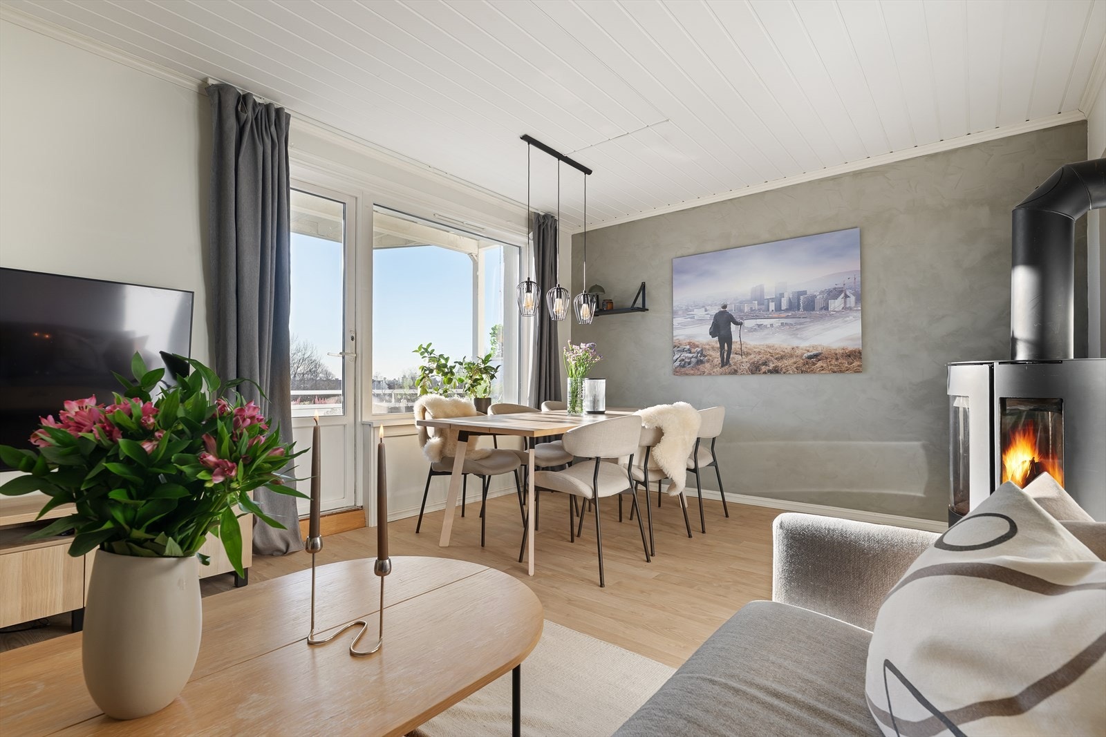 Leiligheten har en meget arealeffektiv planløsning med flere soner og store rom. Galleribilde