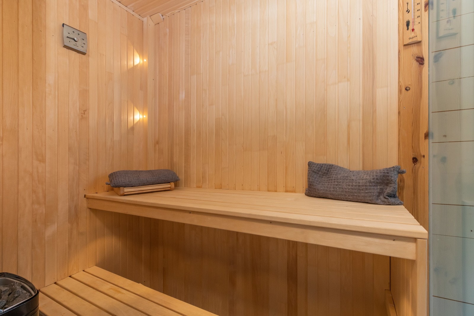 Plassbygd sittebenk Galleribilde