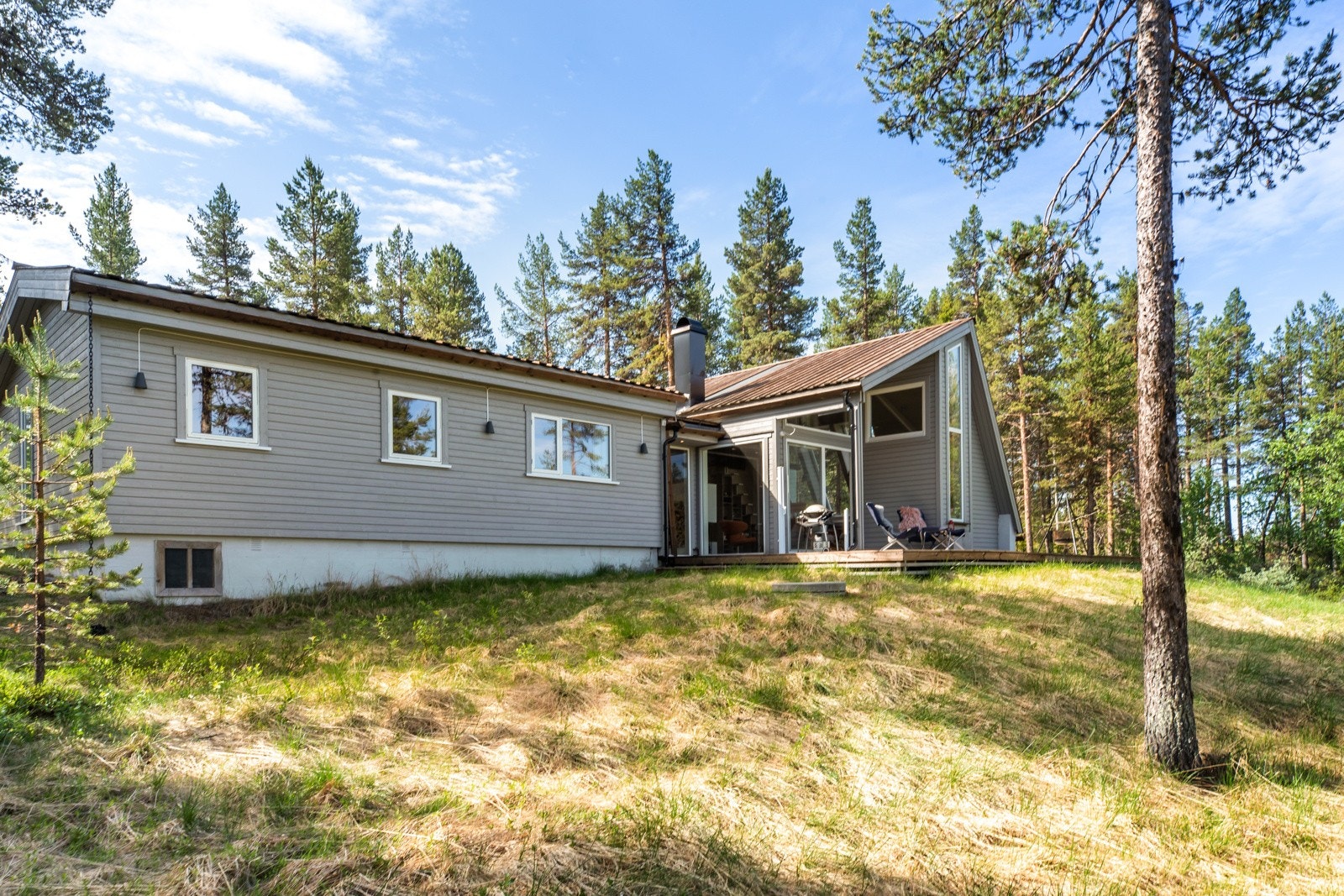 Tunet er god boltreplass for liten og stor Galleribilde