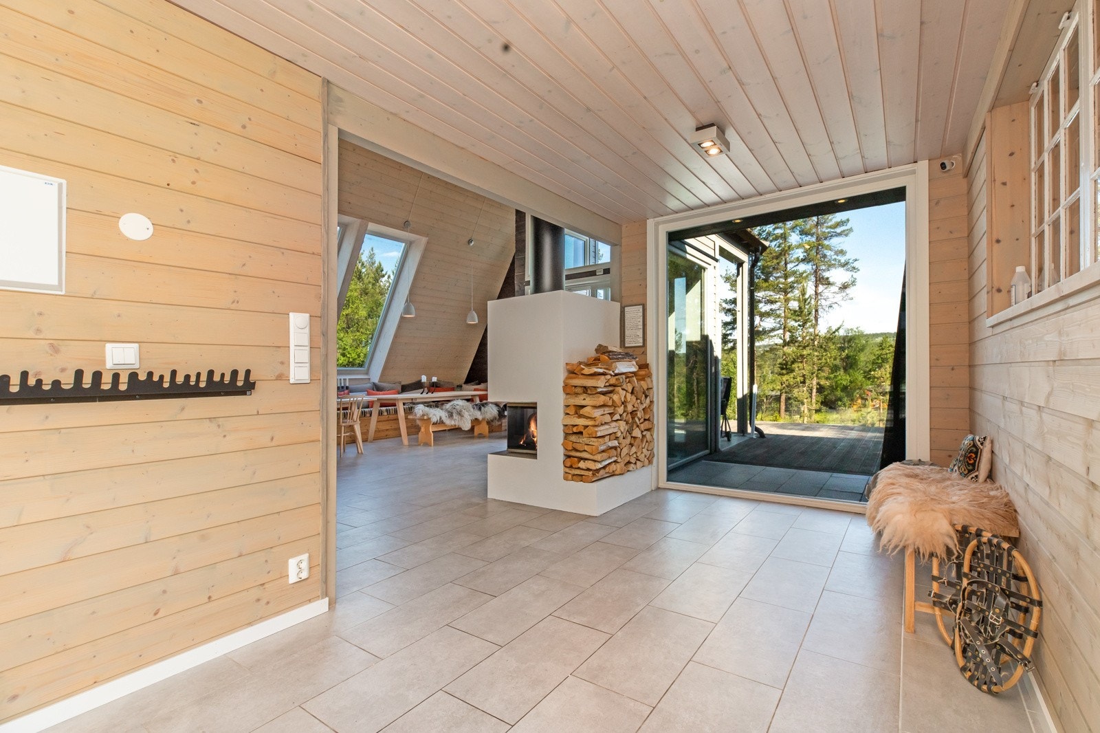 God plass til yttertøy og sko Galleribilde