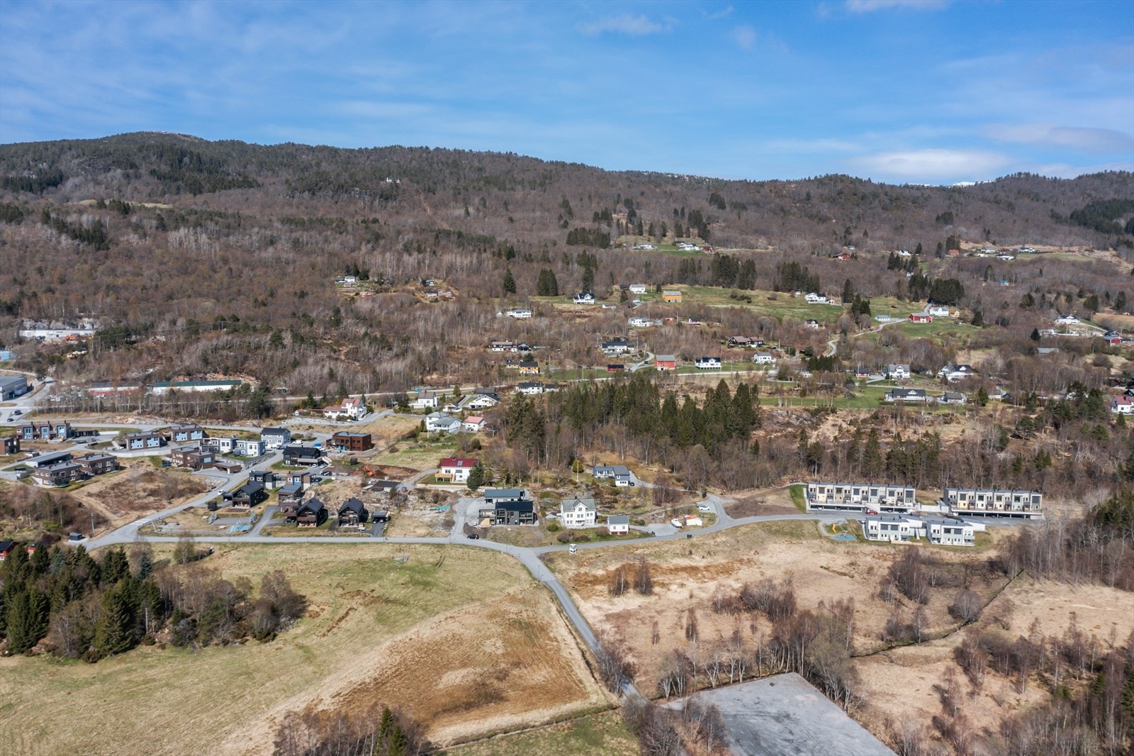 Dronebilde av nærområdet Galleribilde