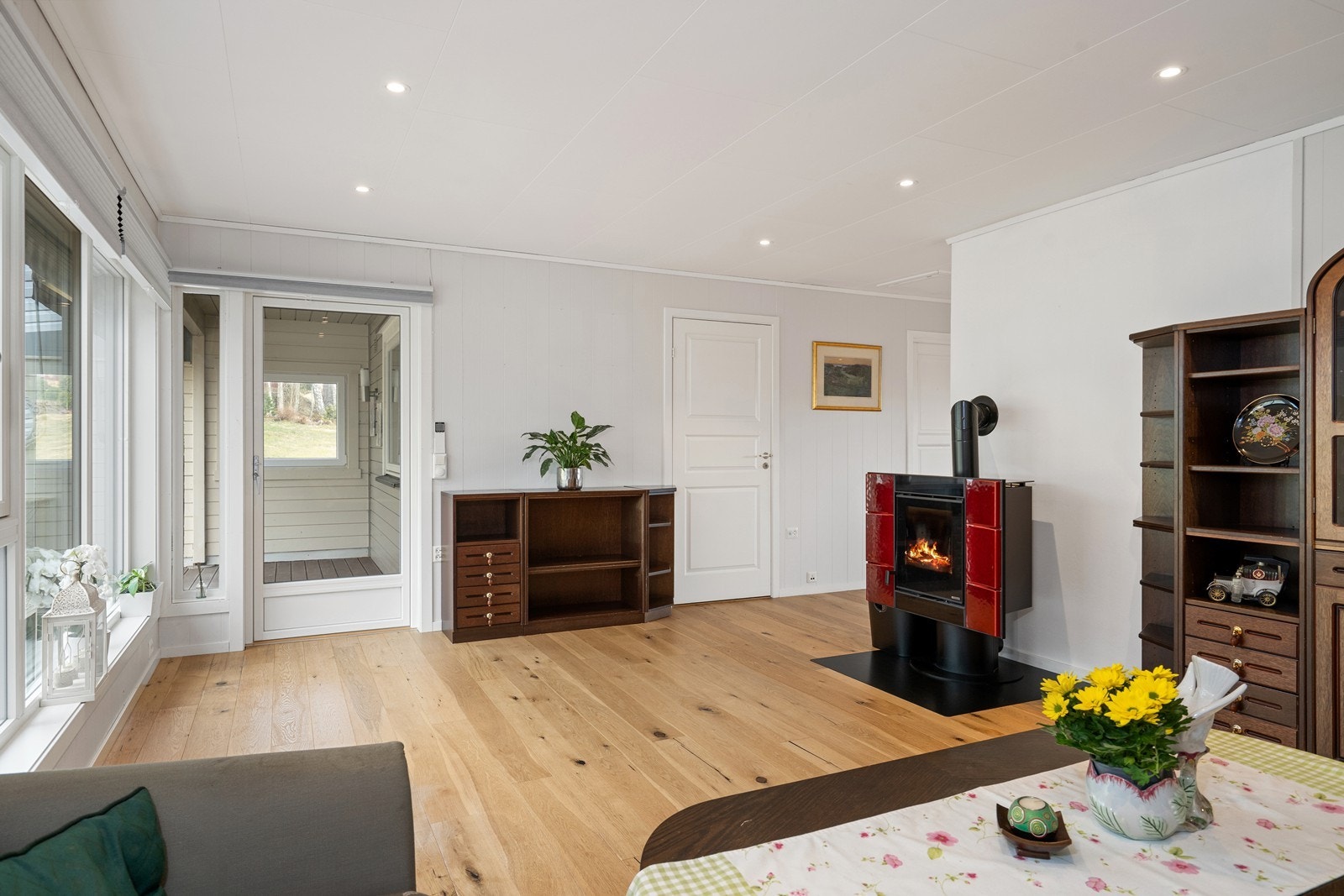 Stuen har fint plass til sofa med tilhørende møblement. Galleribilde