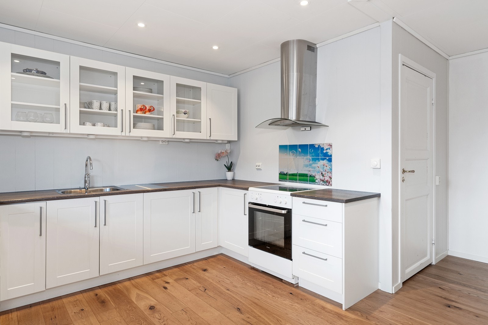 Det er gode oppbevaringsmuligheter i skuffer og skap! Galleribilde