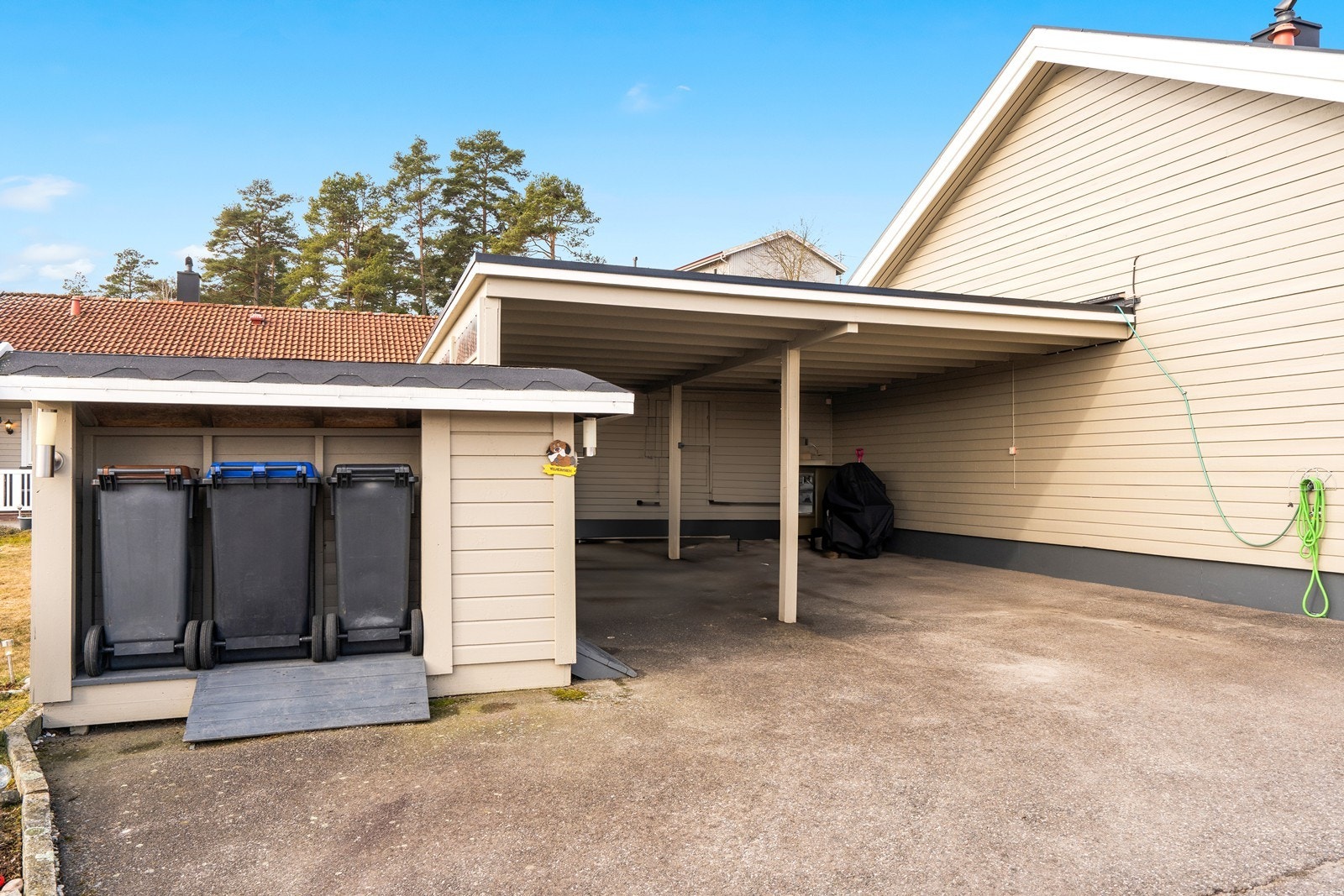 Parkering i carport! Galleribilde