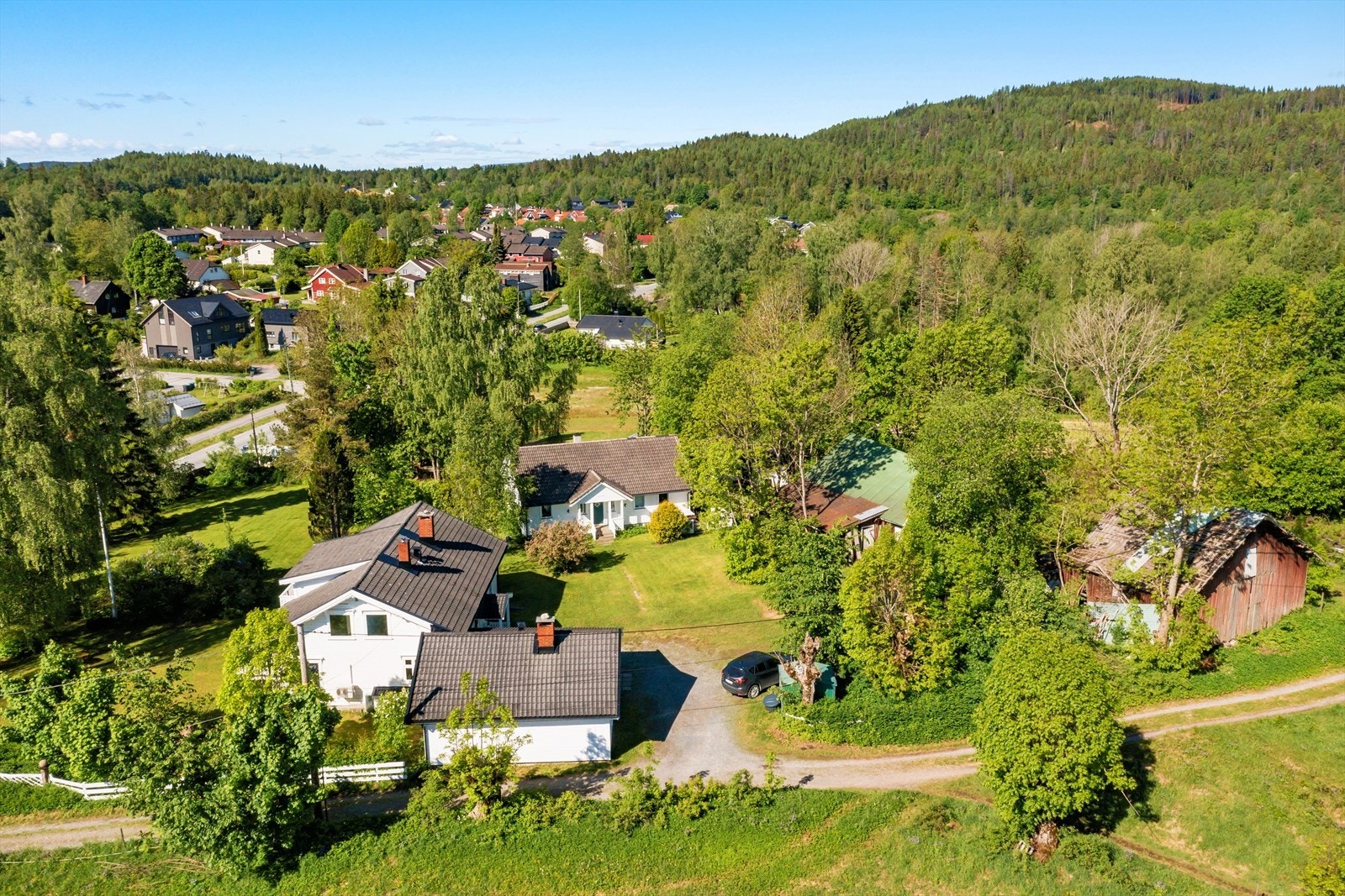 Frodig og godt skjermet eiendom. Galleribilde