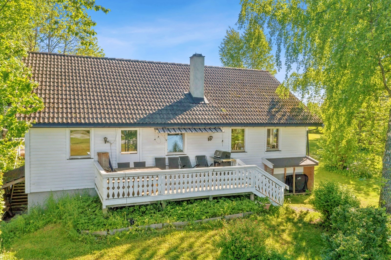 Uteområde på baksiden av kårboligen. Galleribilde