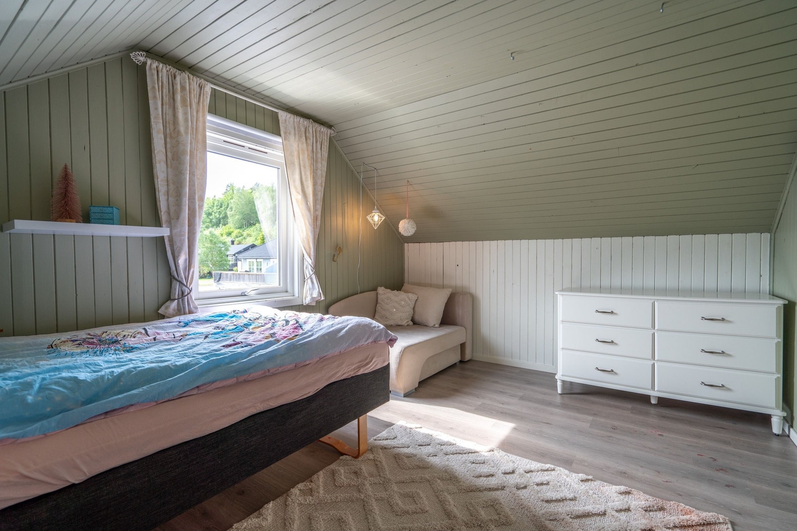 Soverom 1 med utsikt mot Hornelen Galleribilde