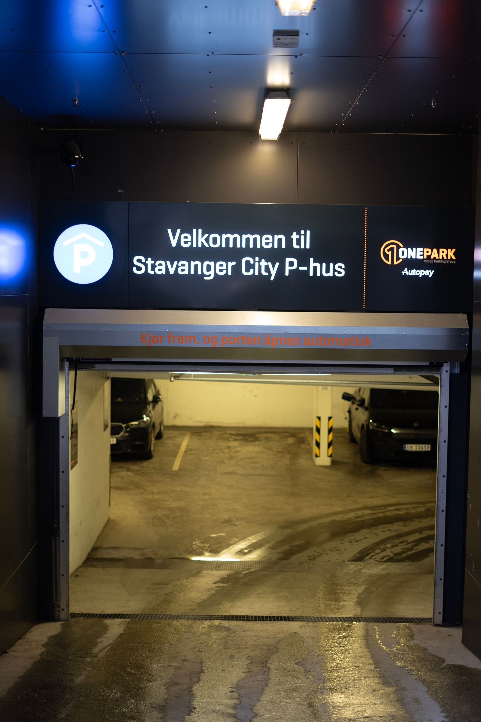 Garasjeanlegg med port Galleribilde