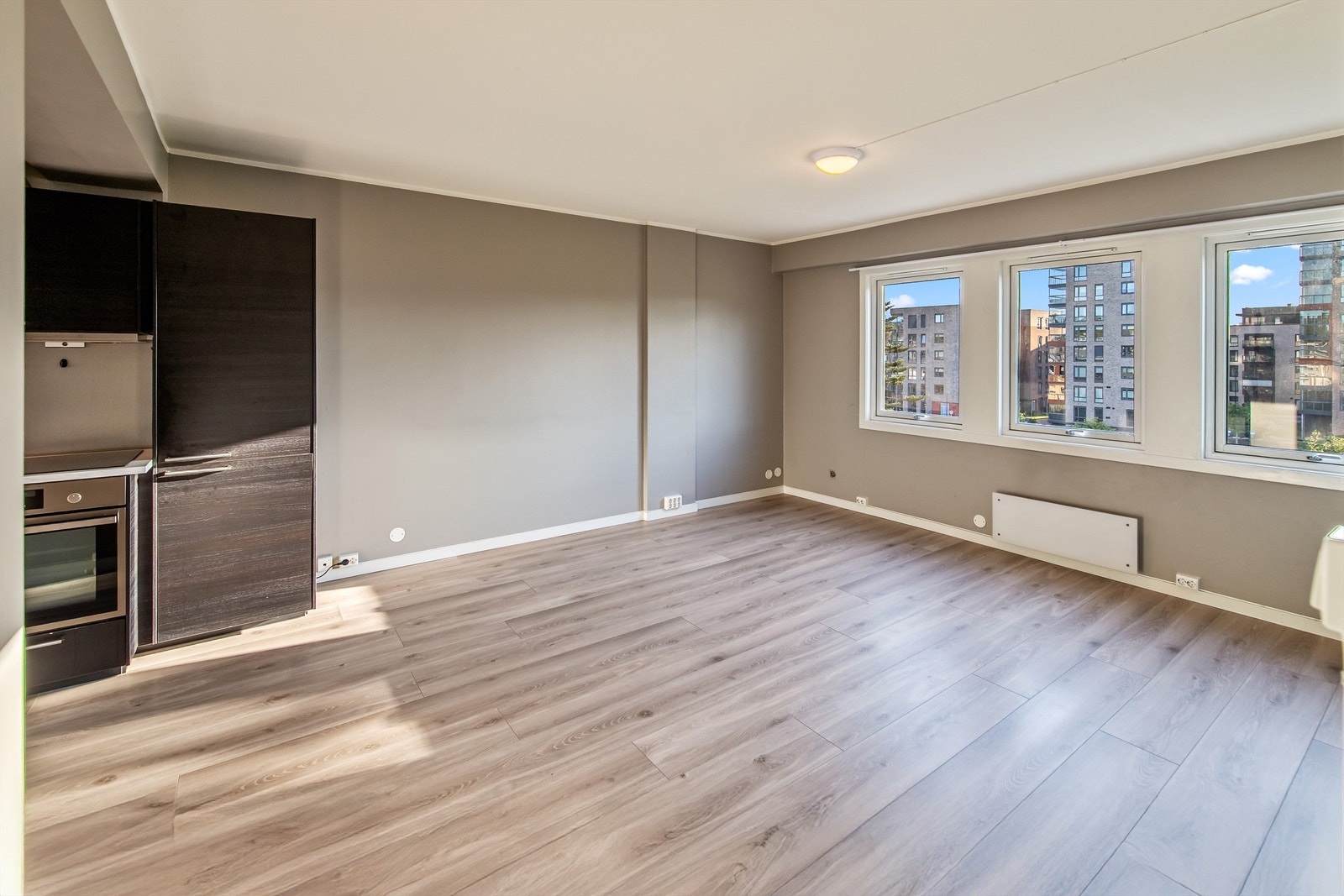 Stor åpen stue og kjøkkenløsning Galleribilde