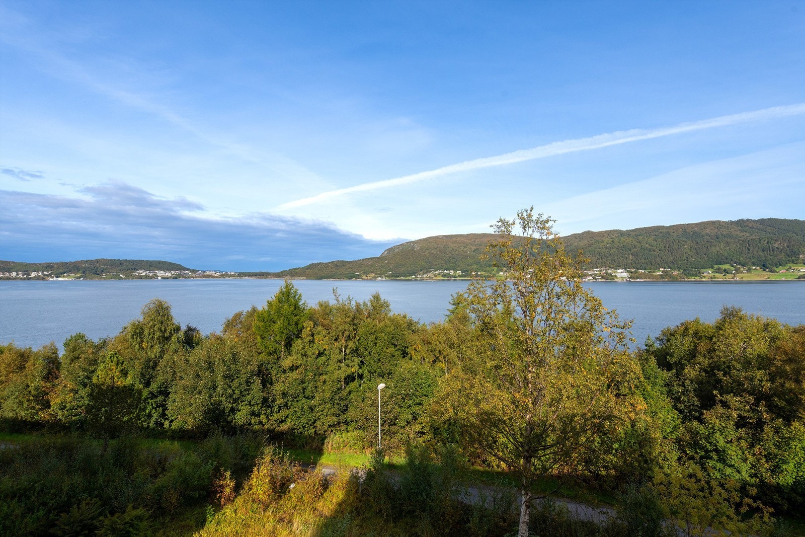 Utsikt mot Ellingsøyfjorden Galleribilde