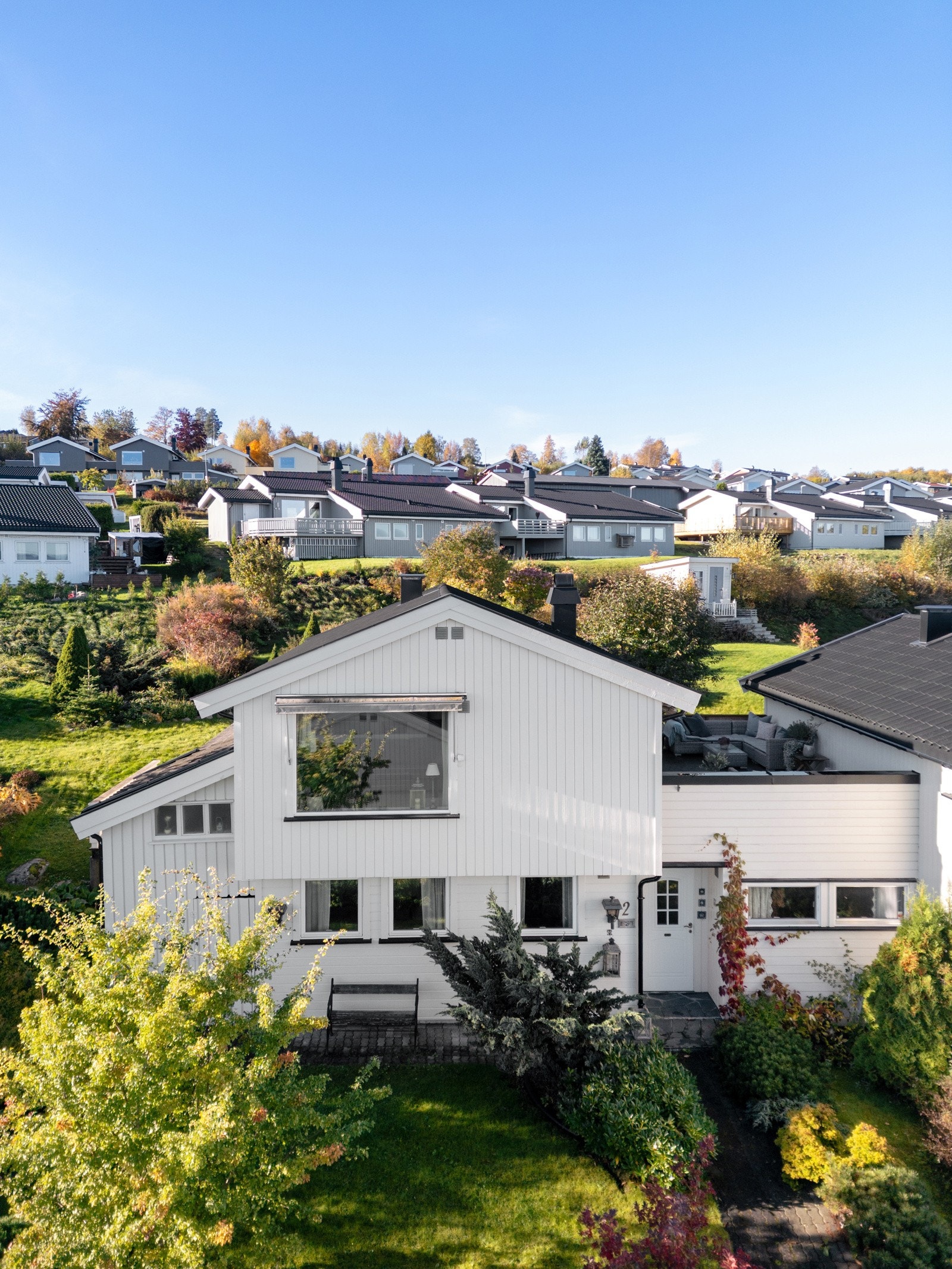 Her får du det beste av to verdener: et trygt, barnevennlig og stille boområde - samtidig som du har byens pulserende liv bare noen minutter unna. Galleribilde