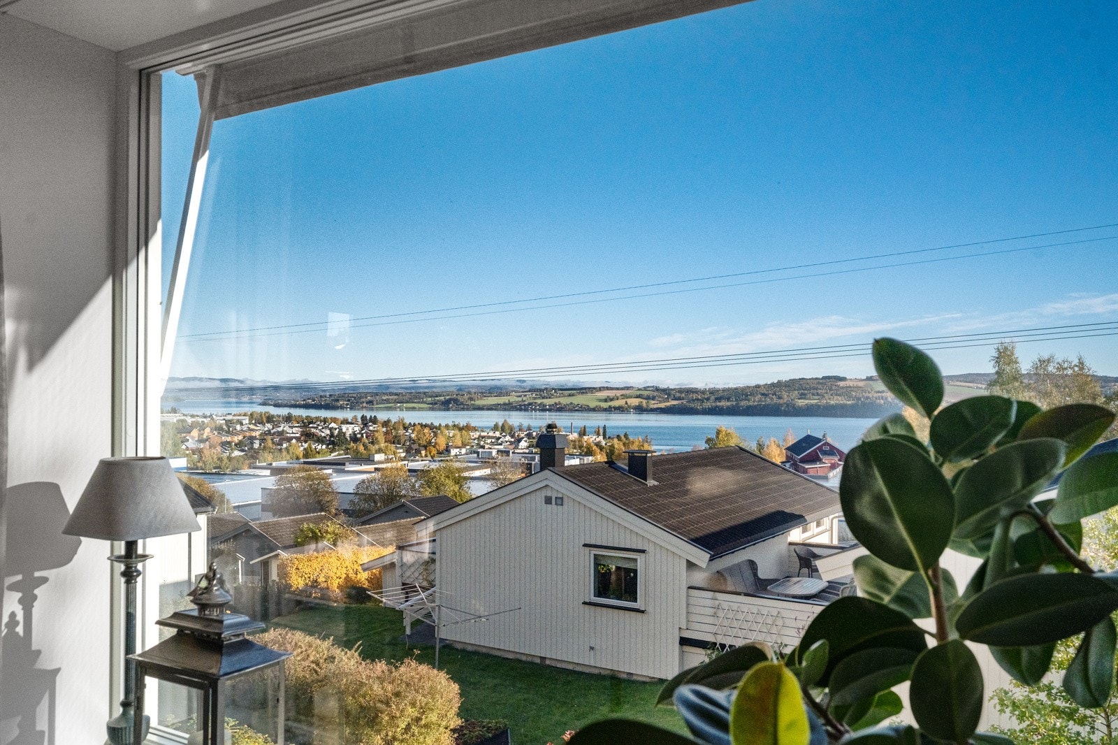 Flott utsikt fra flere rom i boligen. Galleribilde