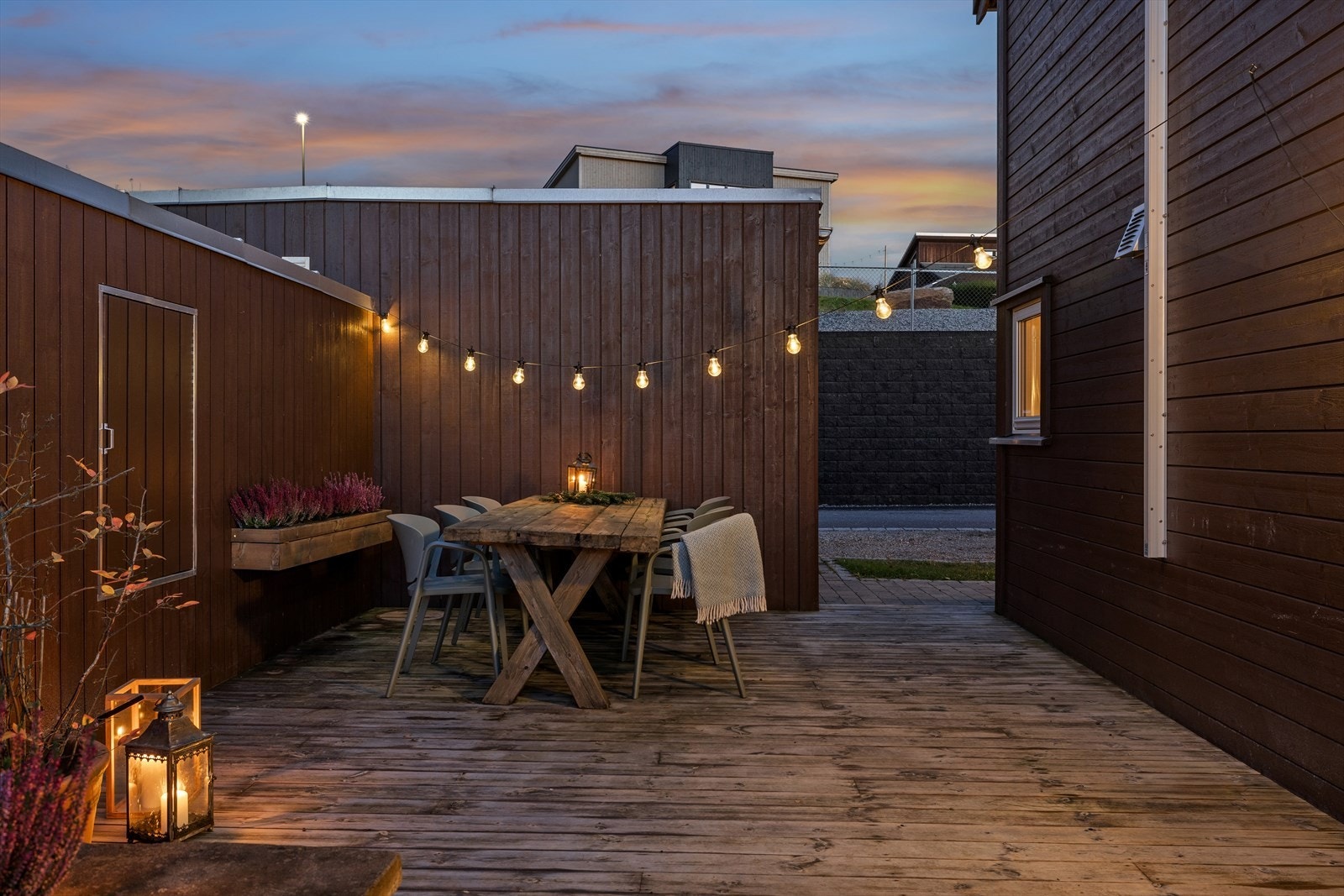 Her får du god plass til å lage hyggelige sittegrupper. Perfekt for lange sommerkvelder og sosiale sammenkomster. Galleribilde