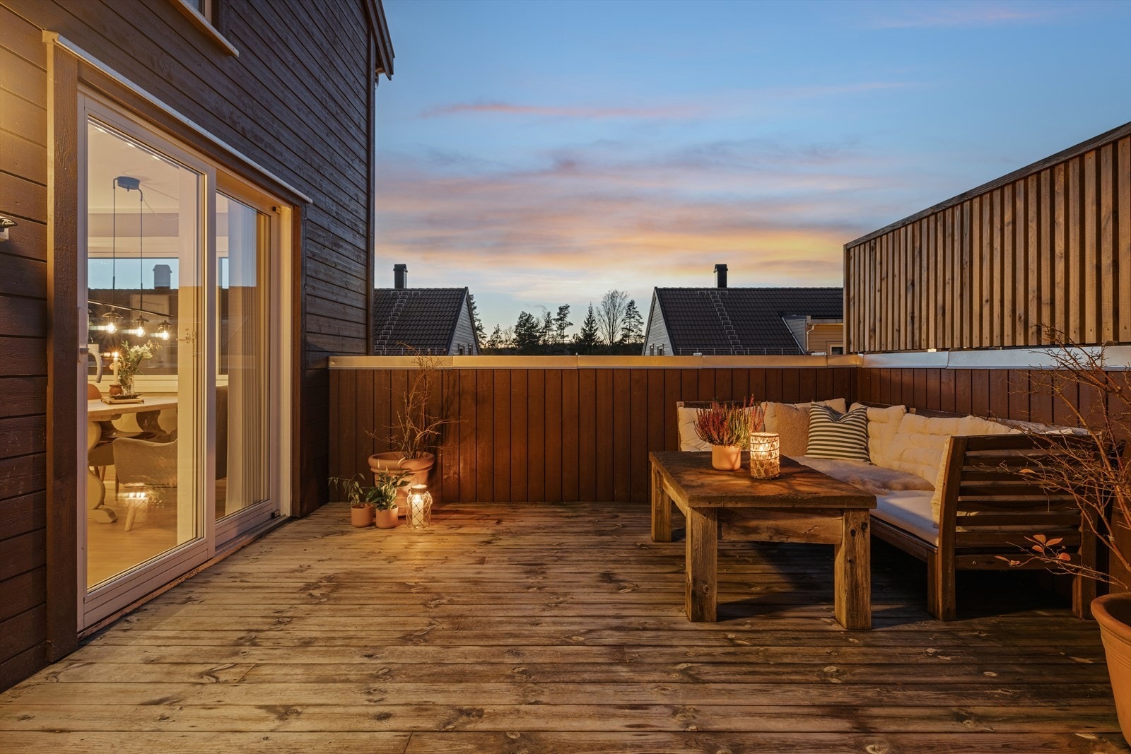 Boligen ble oppført i 2020 og ligger i et rolig og barnevennlig område med trygge omgivelser og et hyggelig nabolag. Galleribilde