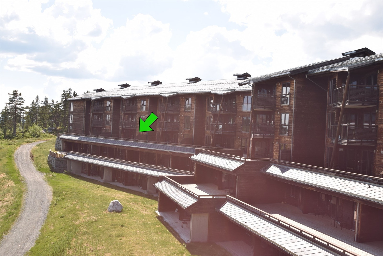 Leiligheten ligger som frontleilighet i rekketun A med stor terrasse på hele 55 kvm. Galleribilde