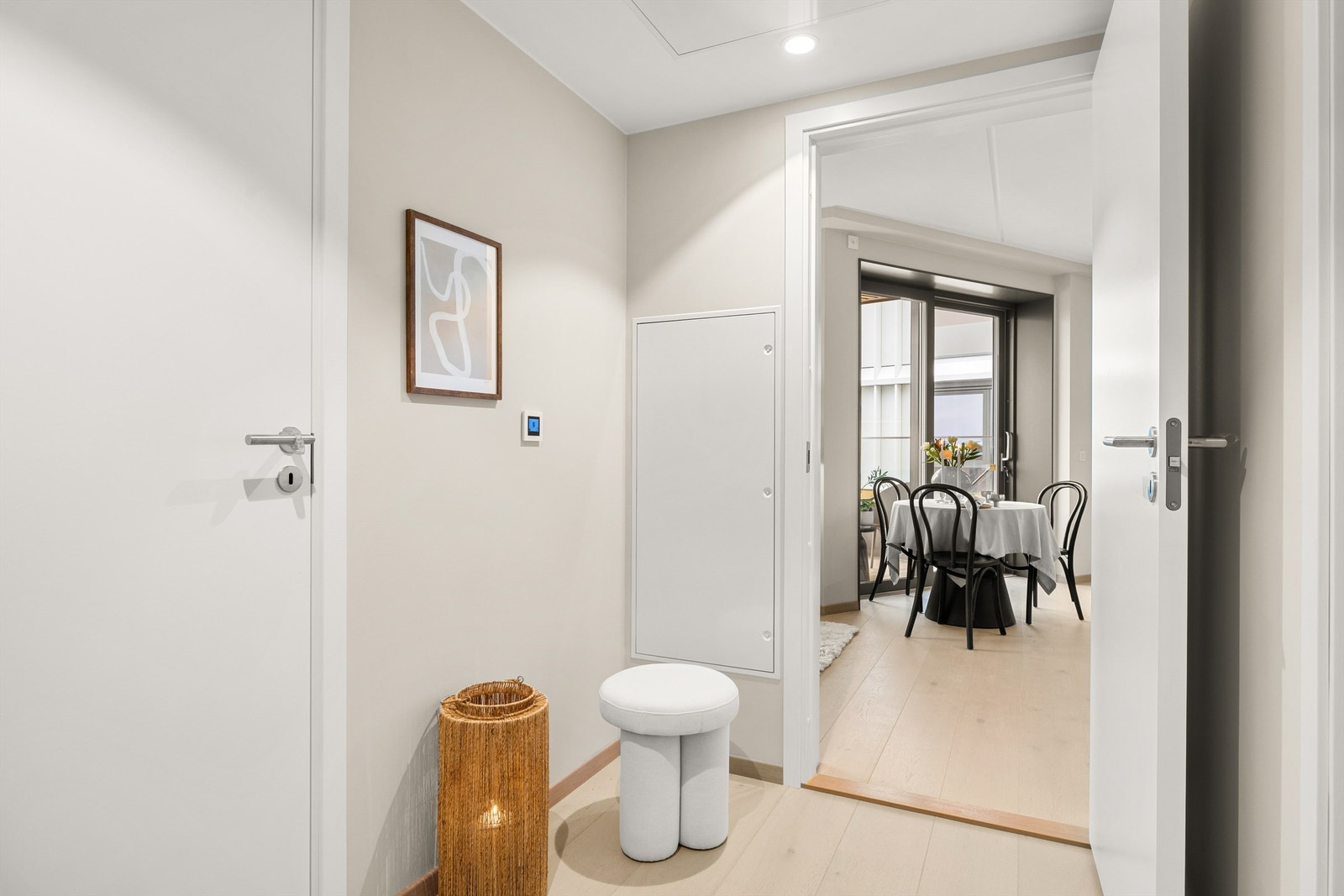 Fra gangen kommer man inn til stue/kjøkken Galleribilde