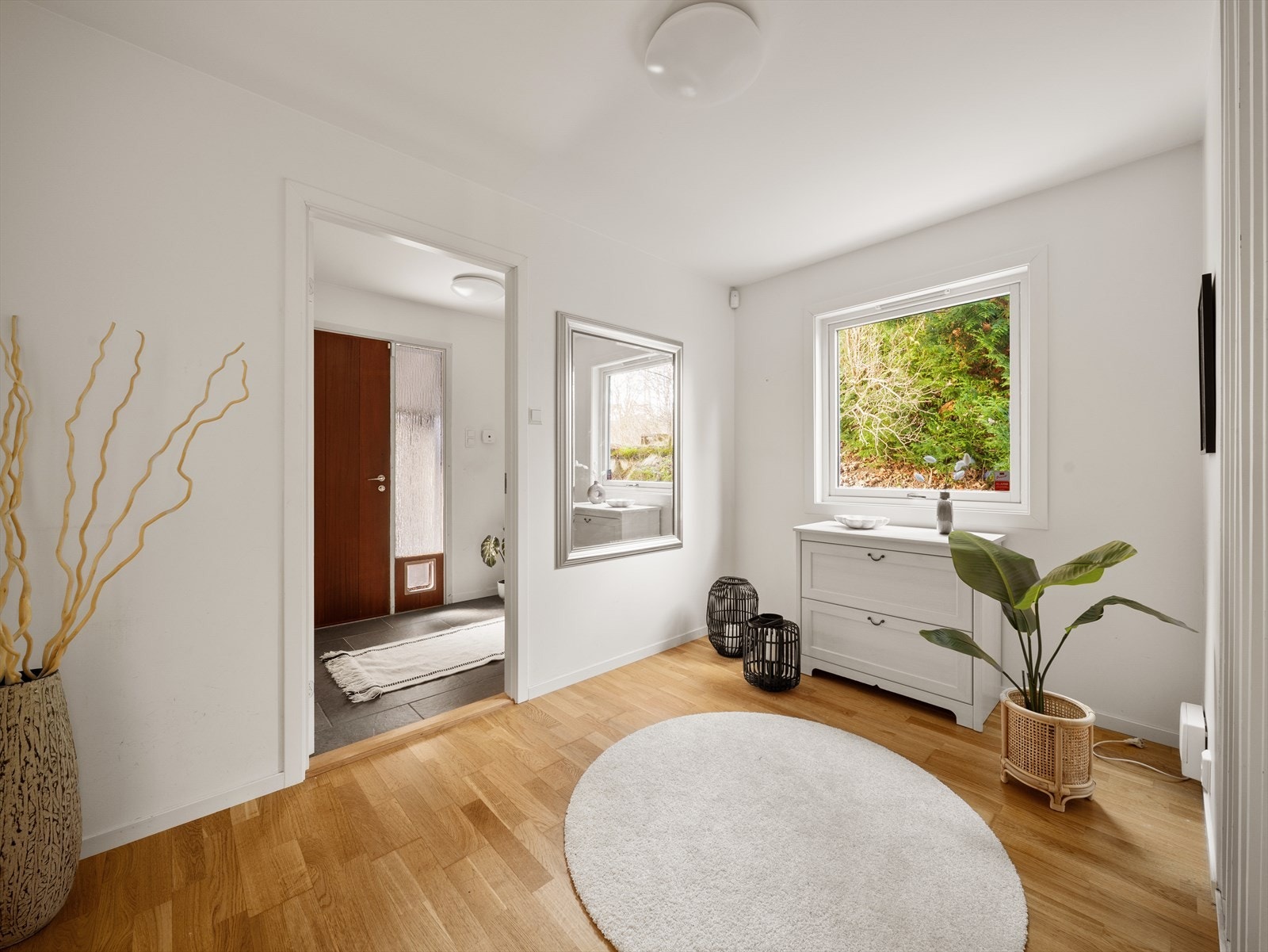 I boligen 1. etasje er hovedinngangen Galleribilde