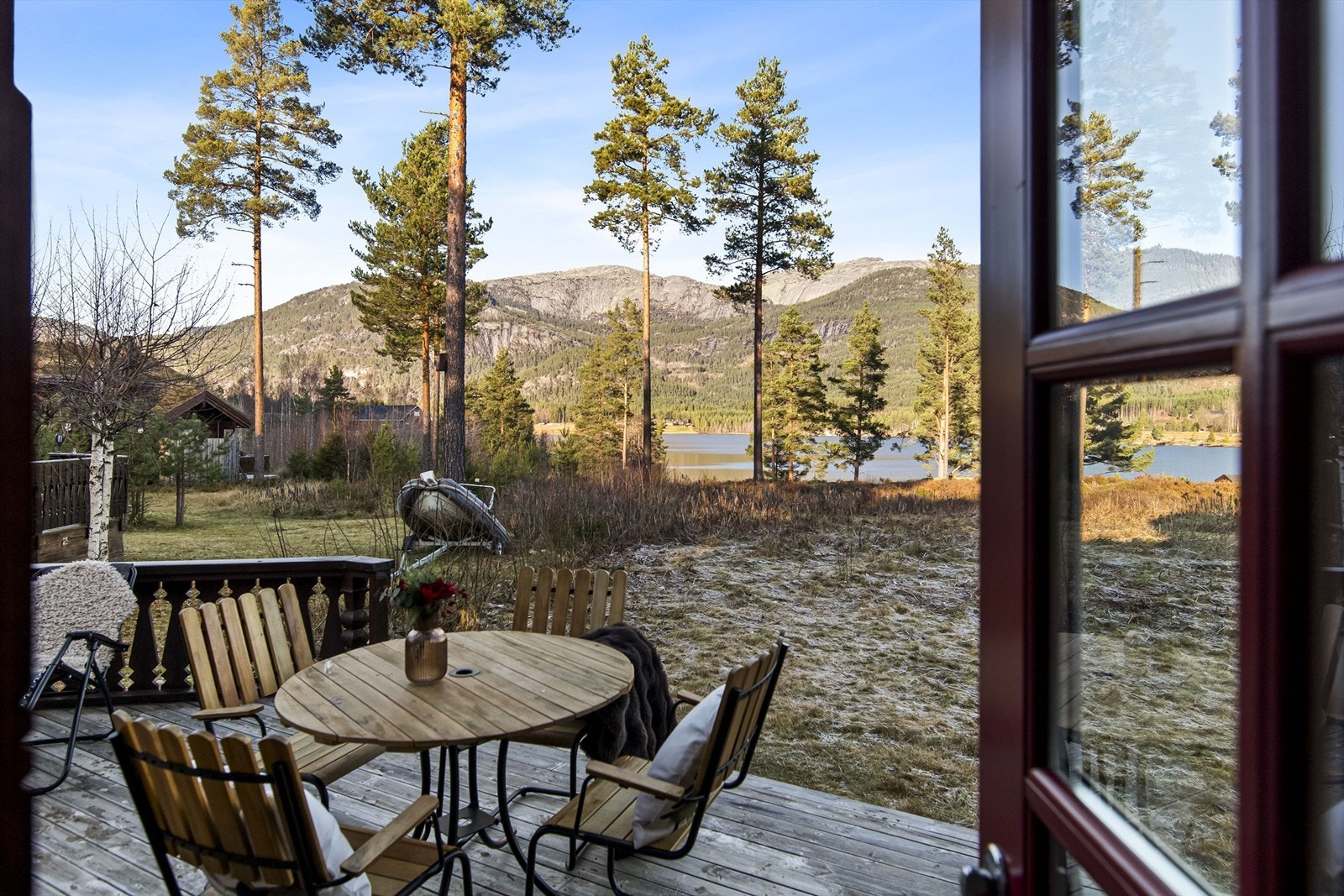 Åpent og fint ned mot vannet - Tusletur ned for et forfriskende bad Galleribilde