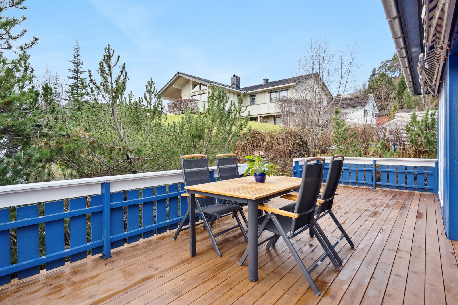 Balkongen er på hele 33,9 kvm, som gjør at man har god plass til ønsket utemøbler og grill. Galleribilde