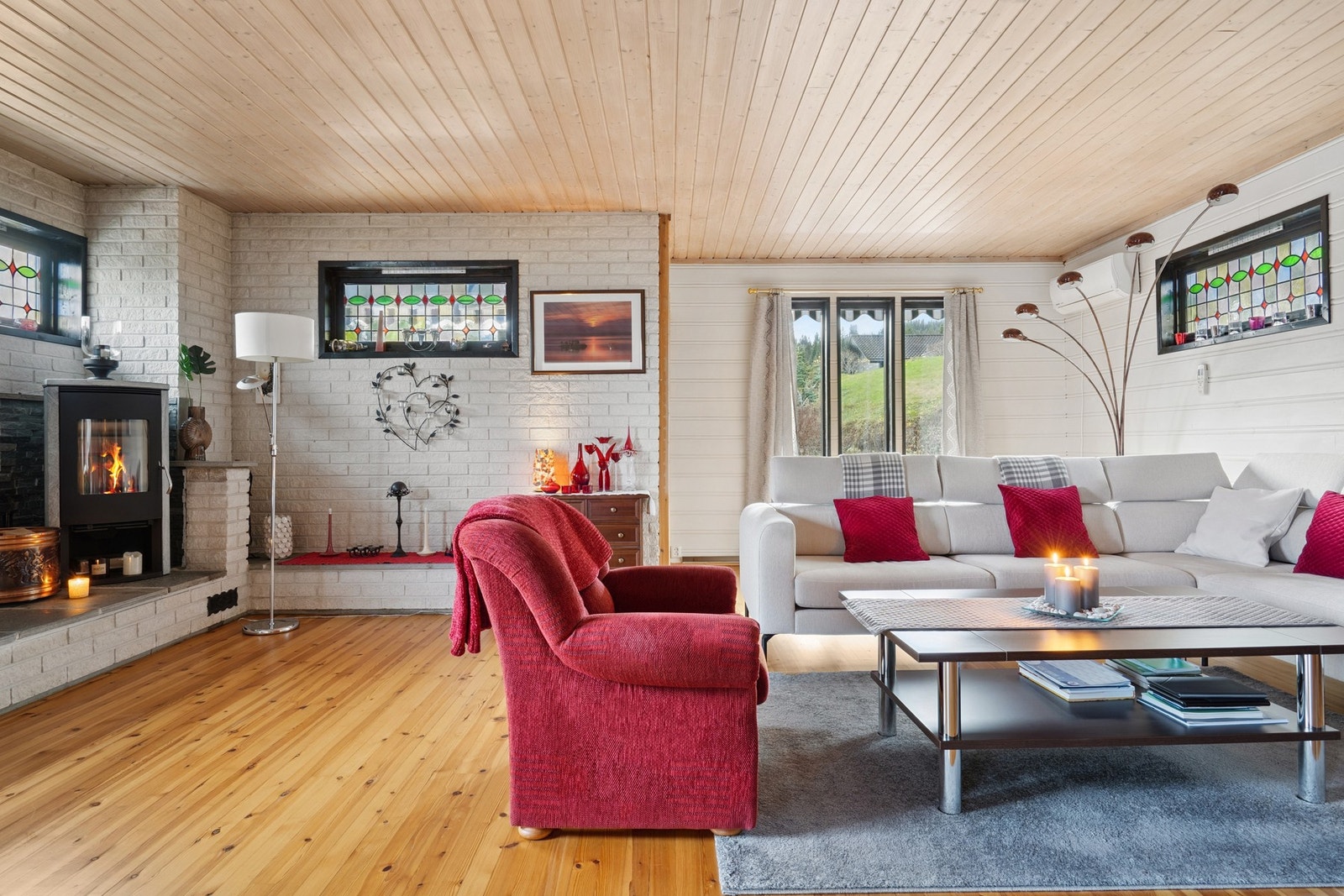 Peisen gir både effektiv varme og en behagelig, lun stemning i rommet. Galleribilde