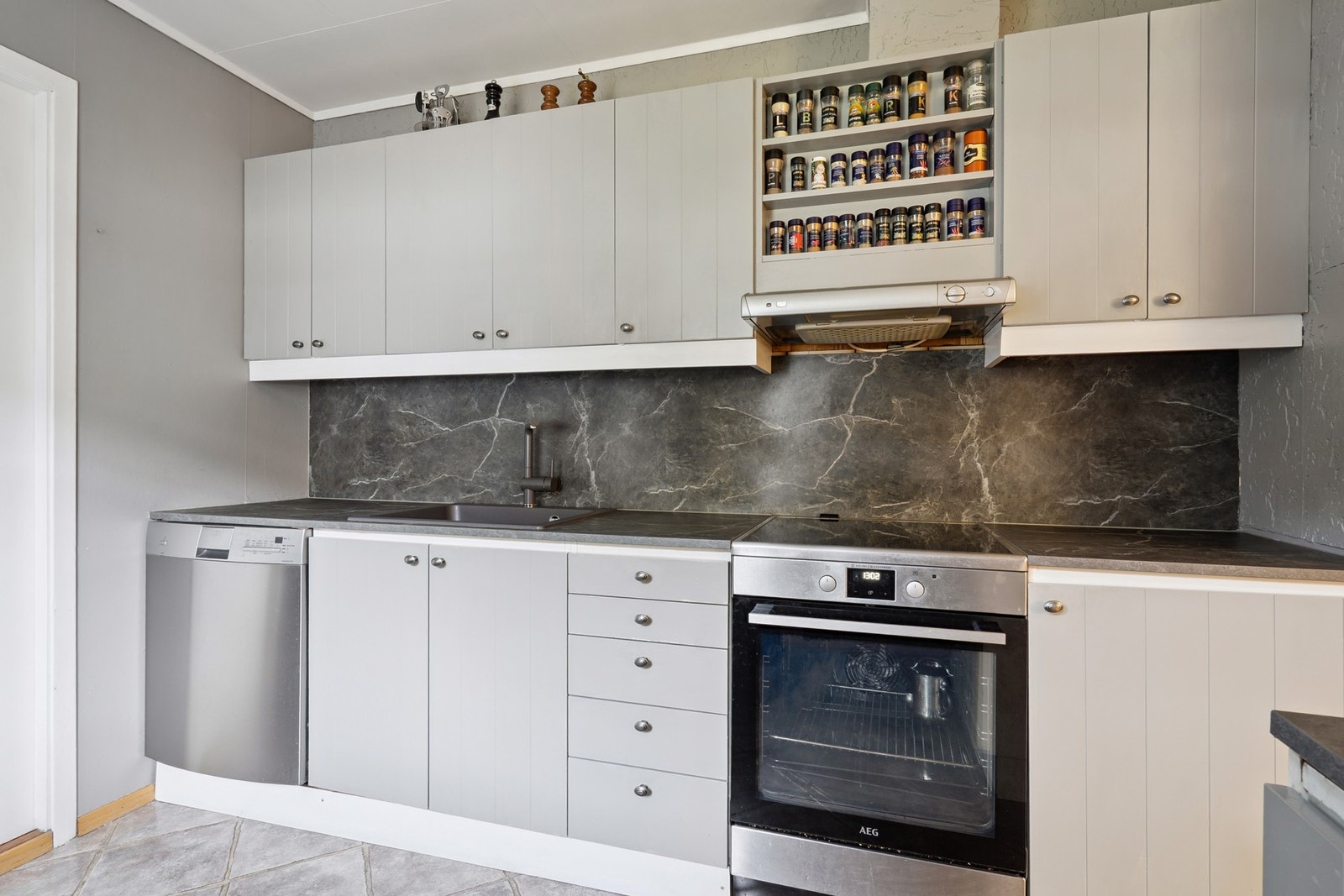 Kjøkkenet er på 8,6 kvm og har opplegg til oppvaskmaskin. Galleribilde