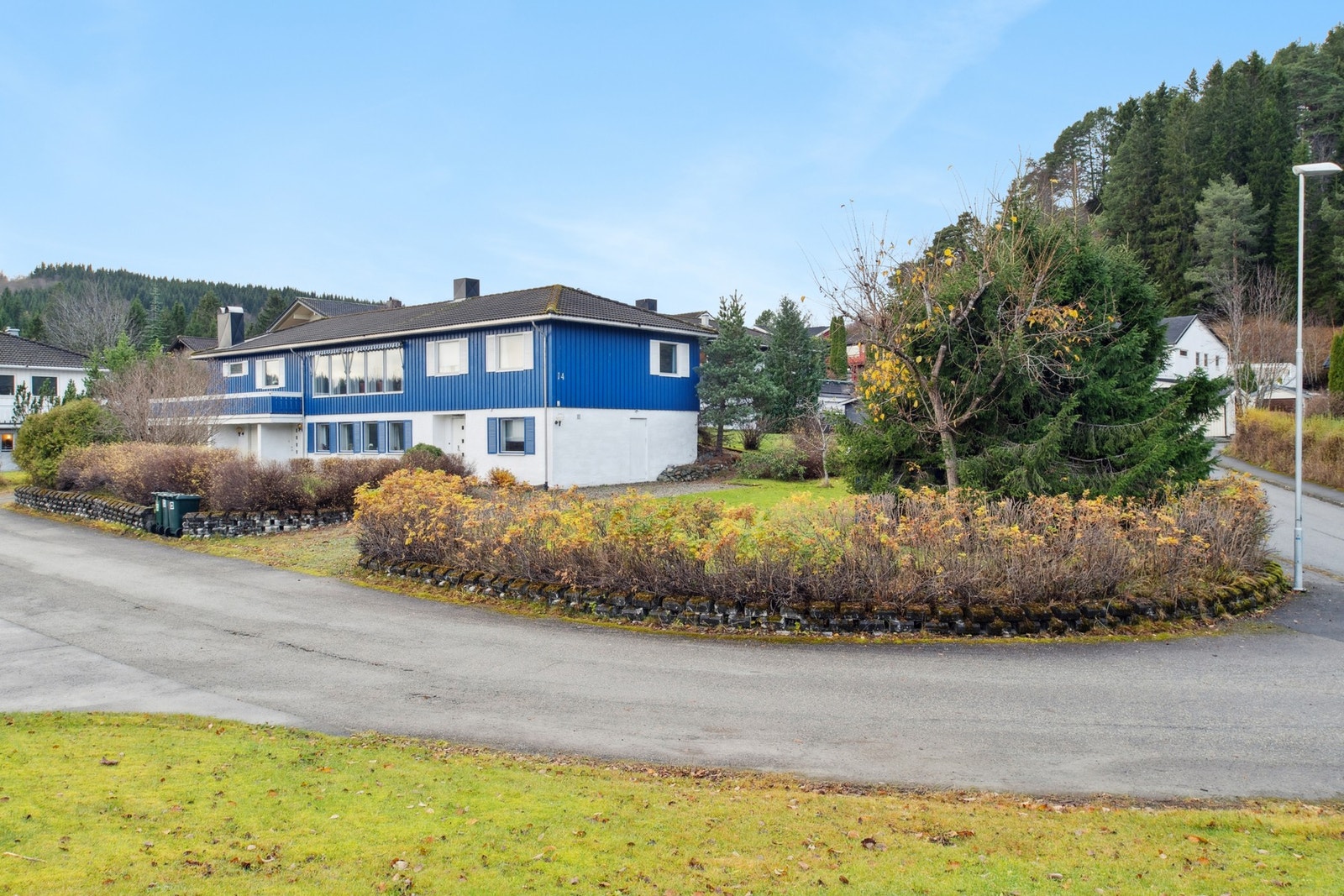 Med en så stor hage er mulighetene mange når det kommer til planting, og muligheter for forskjellige hageinstallasjoner. Galleribilde