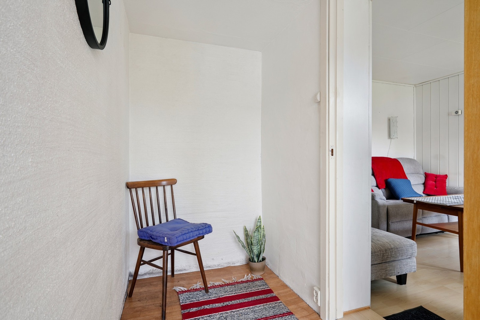 Innbydende entrè til utleiedel med plass til det man skulle trenge. Galleribilde