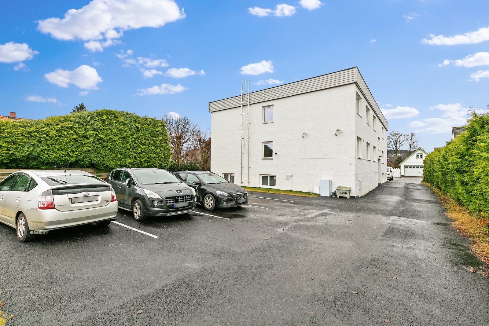 Borettslaget har parkeringsplasser til utleie Galleribilde