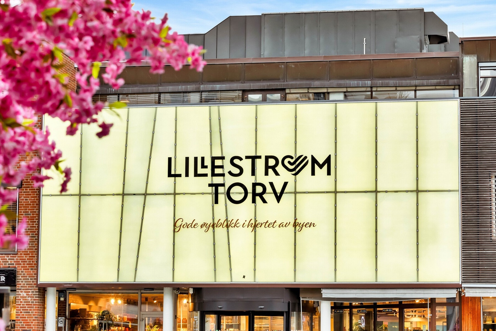 Lillestrøm torv ligger like i nærheten Galleribilde