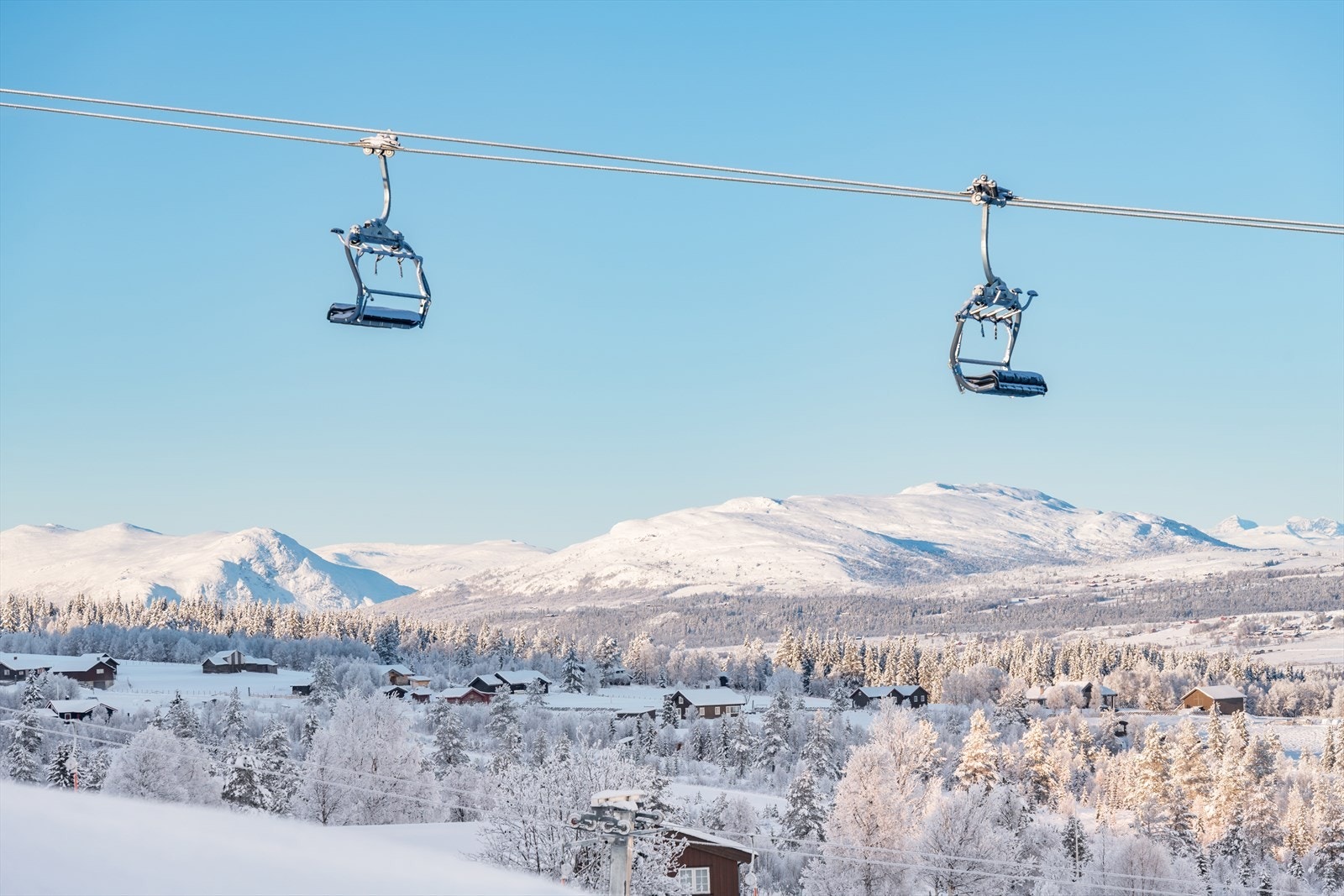 Bualie Alpinsenter har 7 nedfarter, 6-seters stolheis samt barneheis. Galleribilde