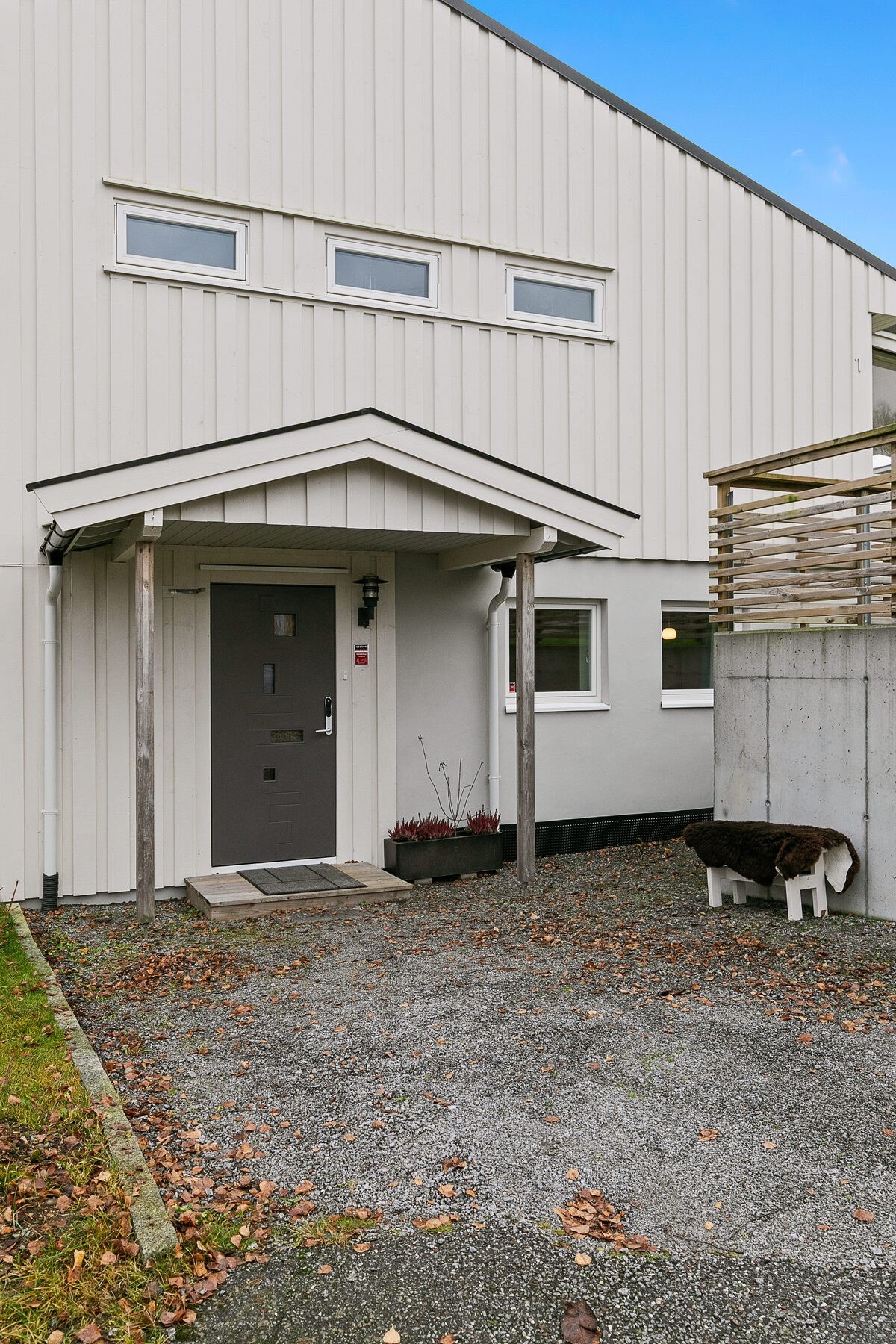 Vinduer i 3-lags glass, heve/skyvedører, terrassedør og ytterdør er nytt fra 2021. Galleribilde