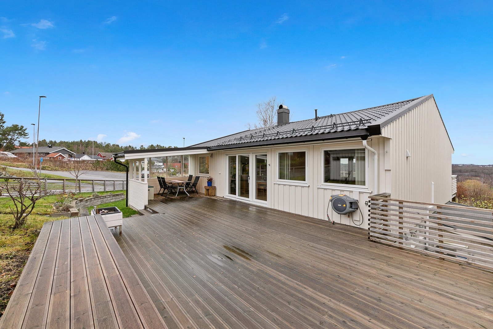 Boligen fremstår godt holdt av dagens og tidligere eiere. Taktekkingen er fra 2010, og terrassen fra 22/23. Galleribilde