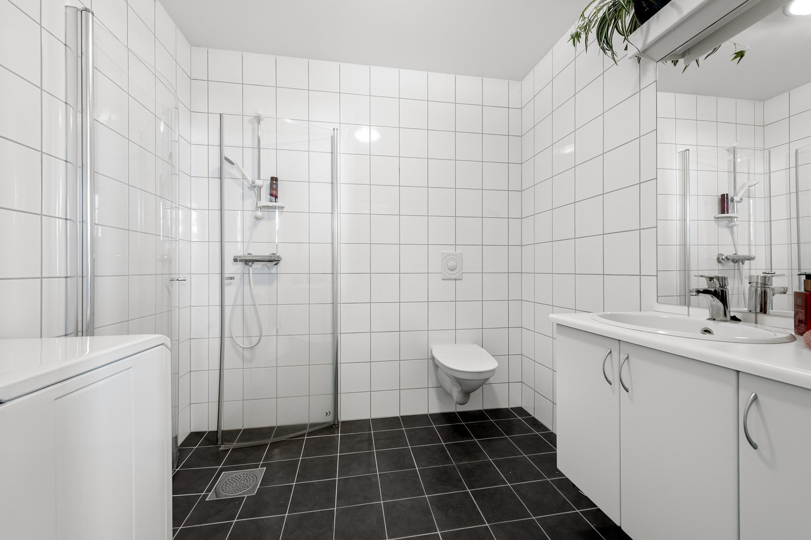 Flislagt bad med varme i gulv Galleribilde