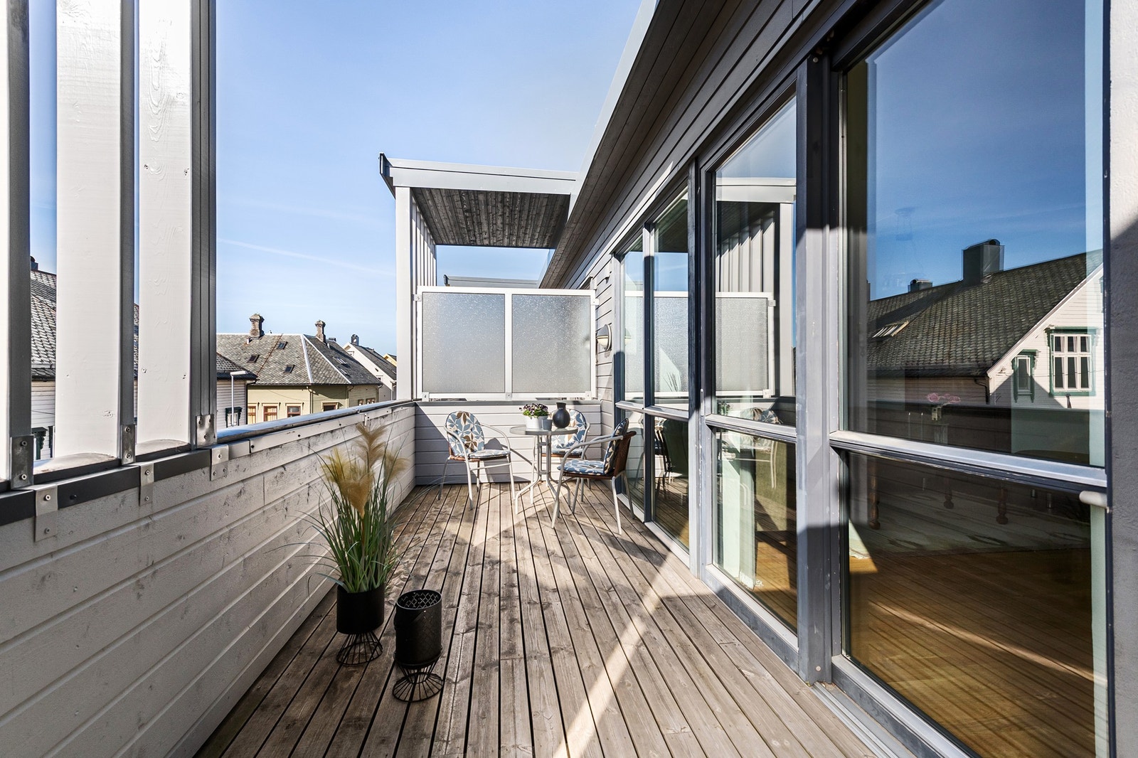 Sørvendt balkong på 12m² med gode solforhold Galleribilde