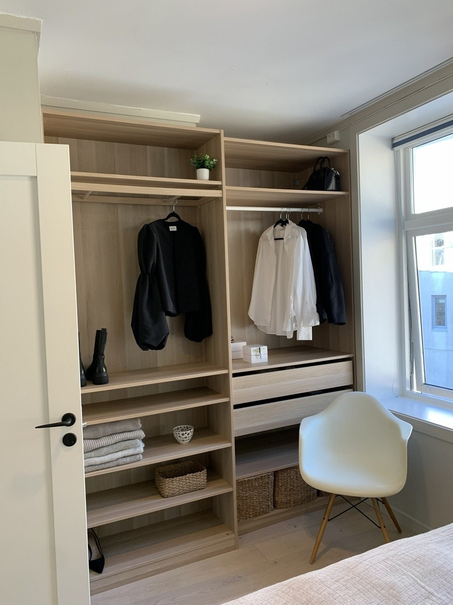 Praktisk garderobe på soverom Galleribilde