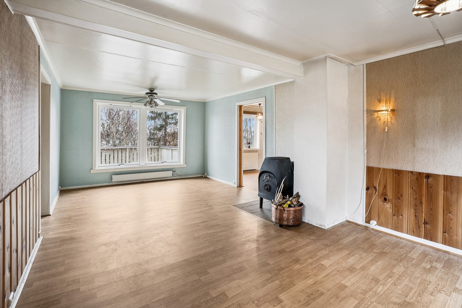 Boligen har et sentralt varmeanlegg med radiatorer i flere av rommene. Galleribilde