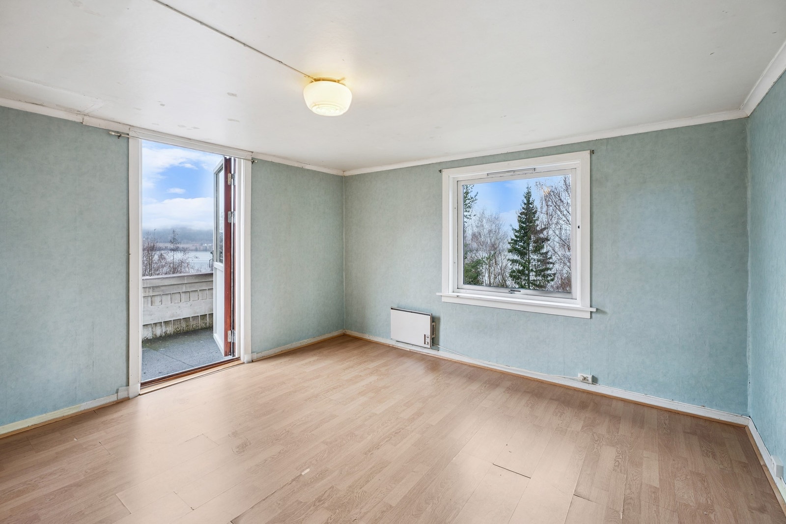 Fra ett av soverommene er det utgang til en takterrasse på 7 m² mot sørvest. Galleribilde