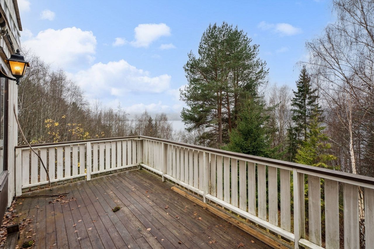 Terrasseplatting på 17 m² med adkomst fra gangen i første etasje. Galleribilde