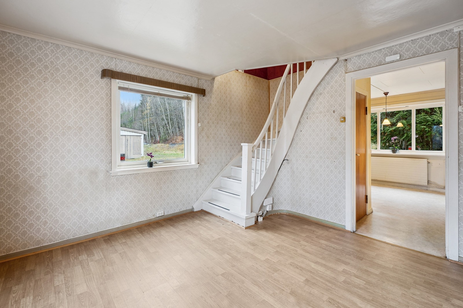 Tretrapp som fører opp til boligens andre etasje. Galleribilde