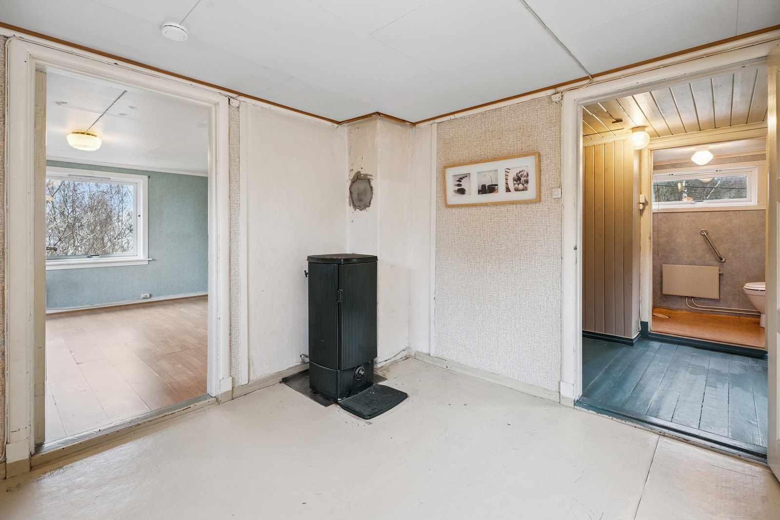 Rom med vedovn gir ekstra oppvarmingsmuligheter i andre etasje. Galleribilde