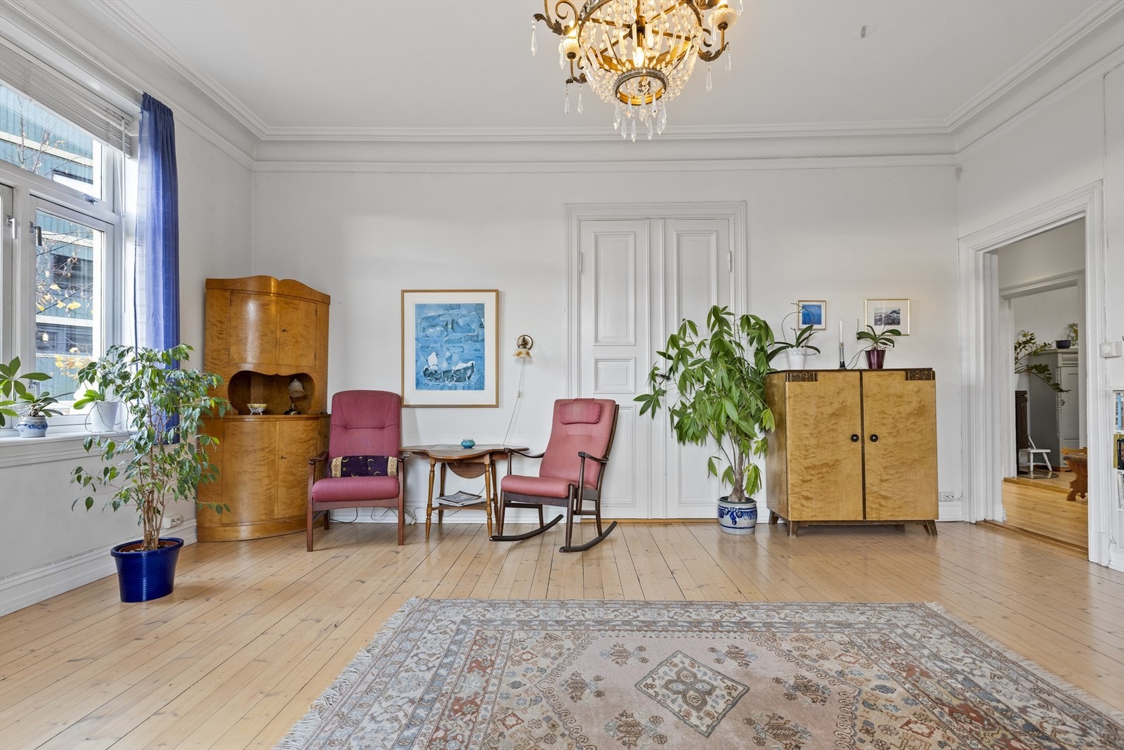 Takhøyde i stue er målt til ca. 3,02 meter av takstmann. Galleribilde