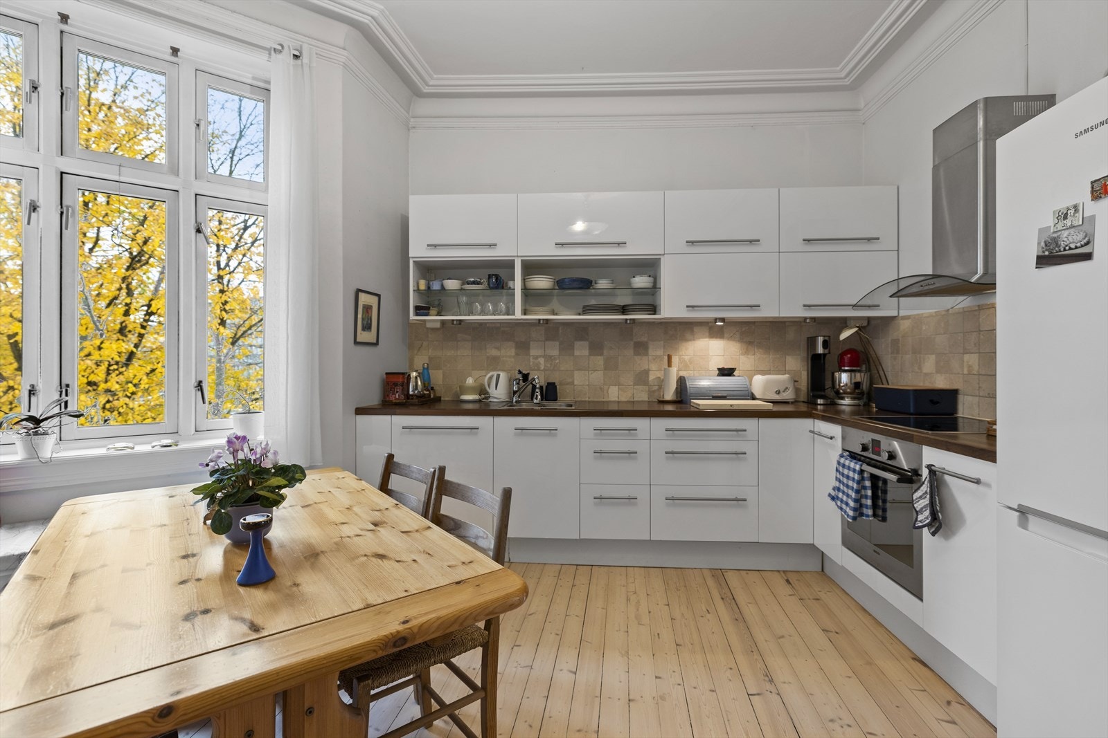 Leiligheten har separat kjøkken med god skap- og benkeplass. Galleribilde